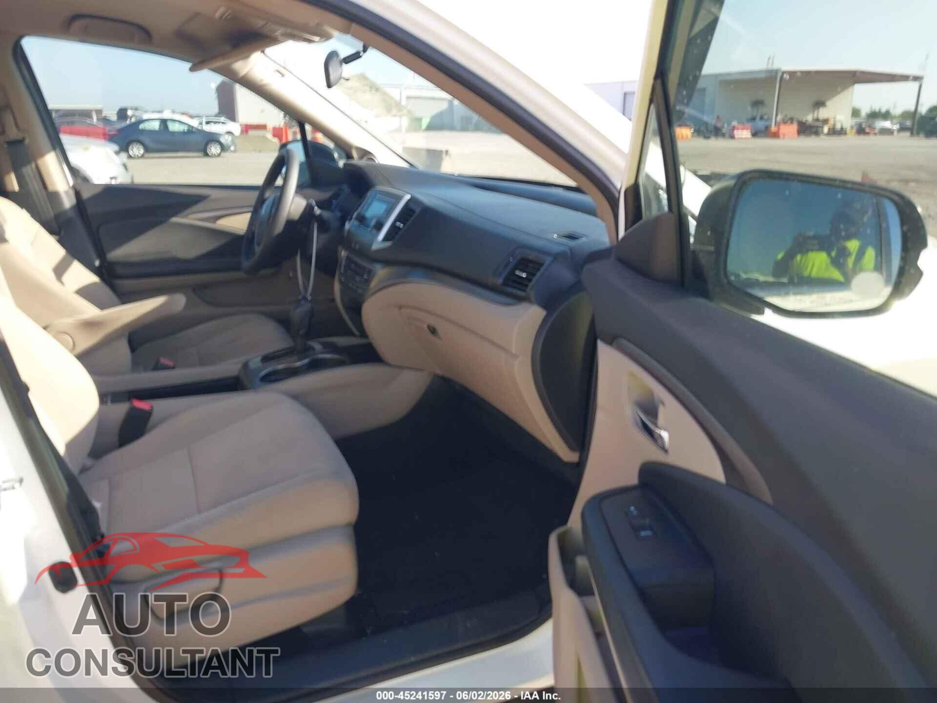 HONDA PILOT 2017 - 5FNYF5H19HB038593