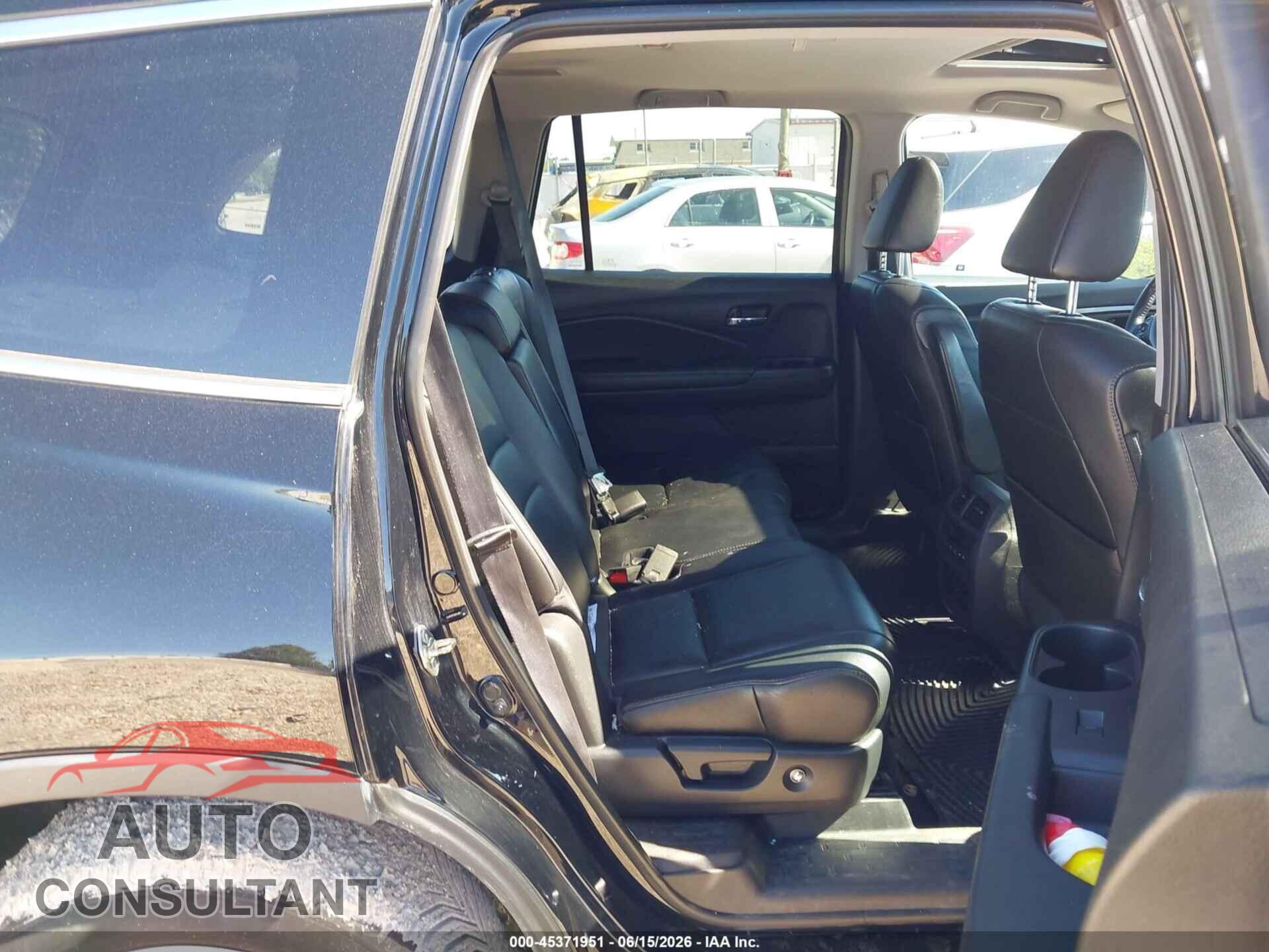 HONDA PILOT 2017 - 5FNYF6H56HB005222