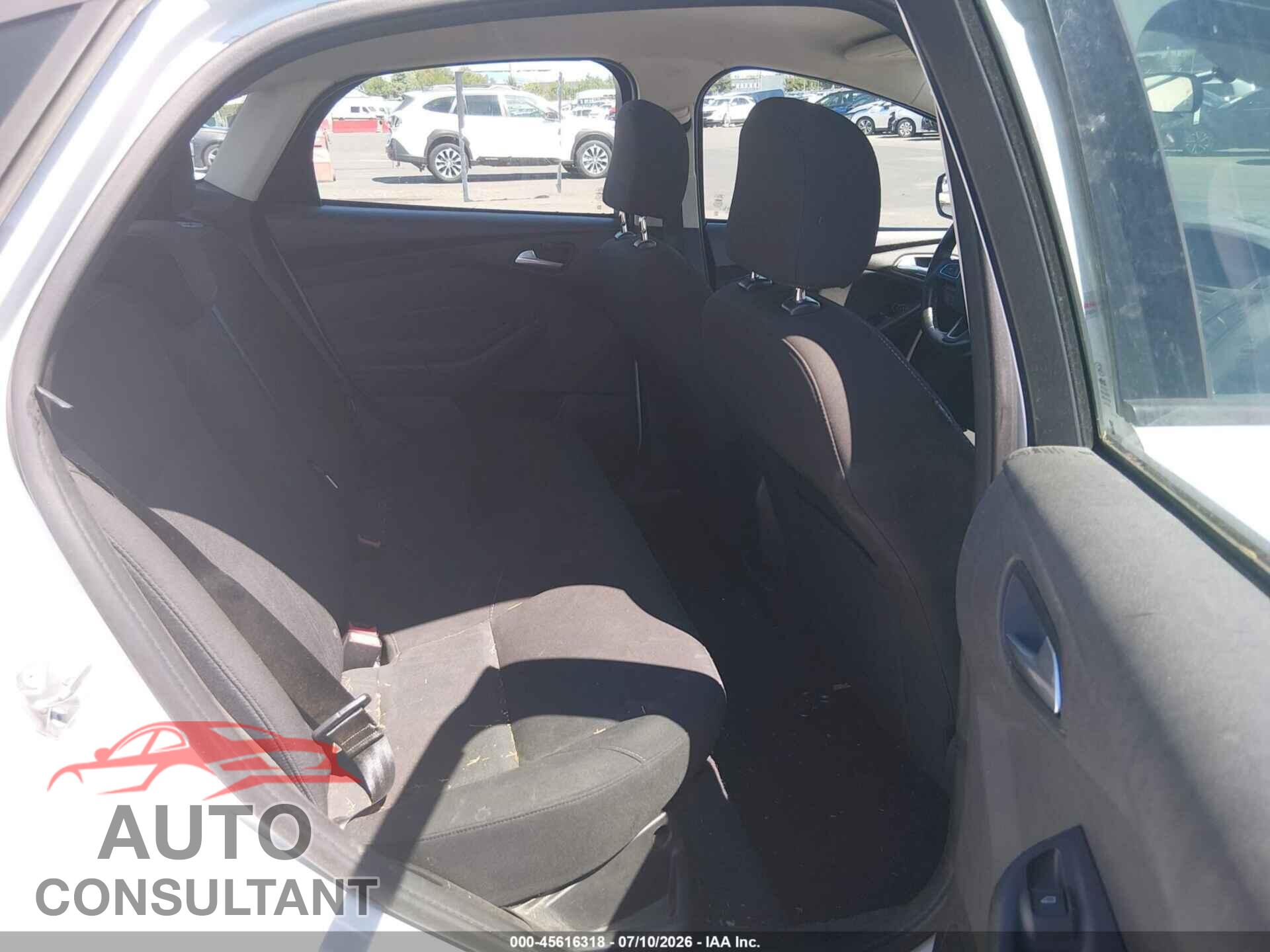 FORD FOCUS 2015 - 1FADP3F26FL368915