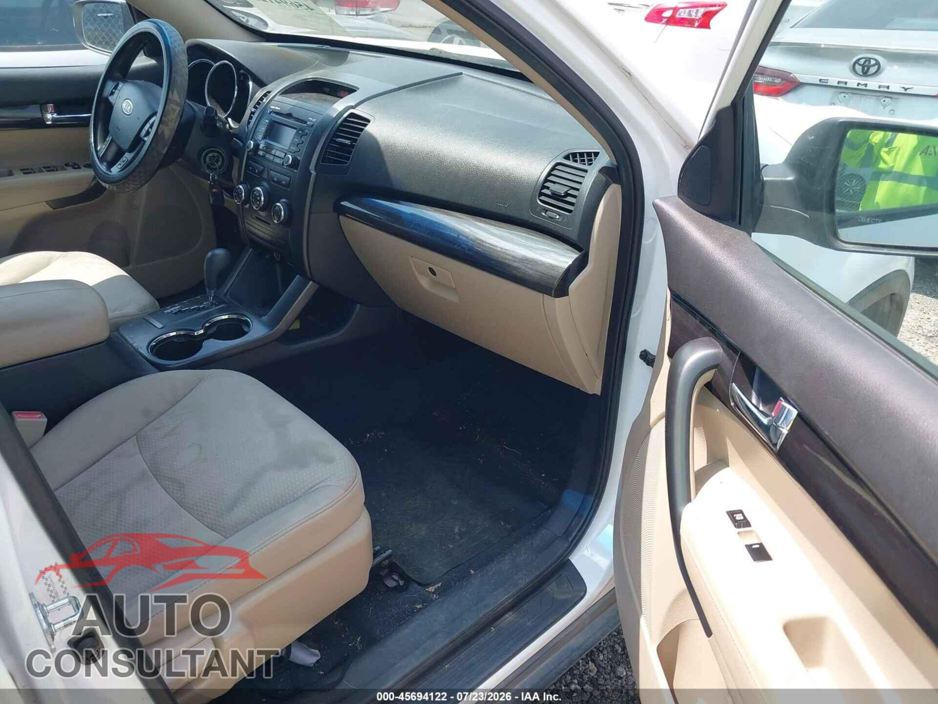 KIA SORENTO 2011 - 5XYKTCA10BG011747