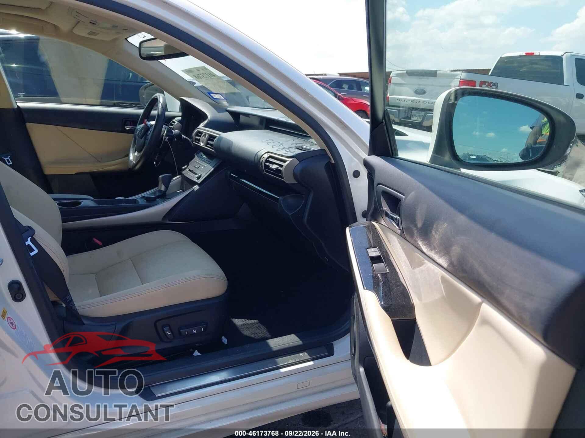 LEXUS IS 2016 - JTHBA1D28G5008592