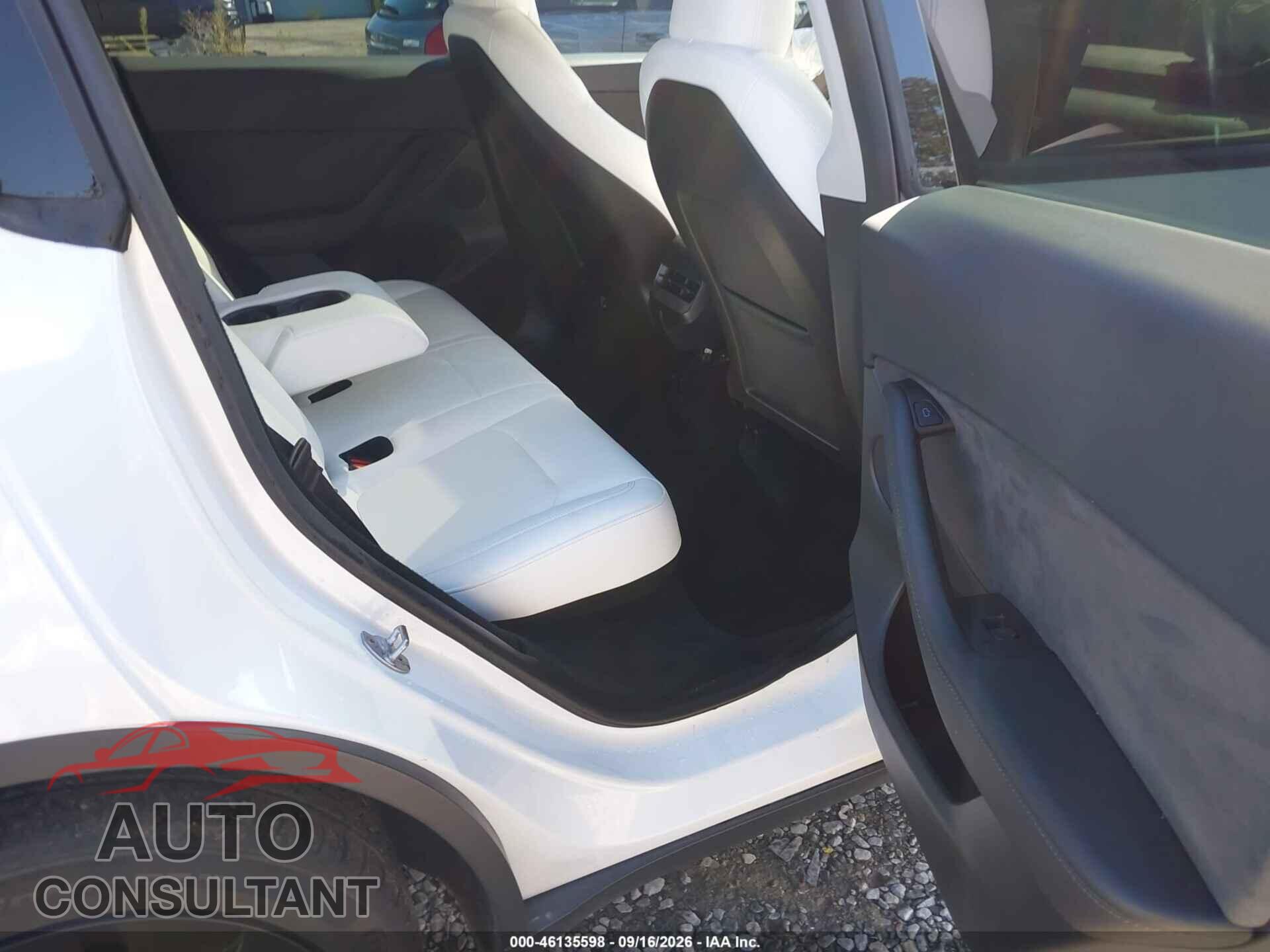 TESLA MODEL Y 2024 - 7SAYGDEE5RF062067