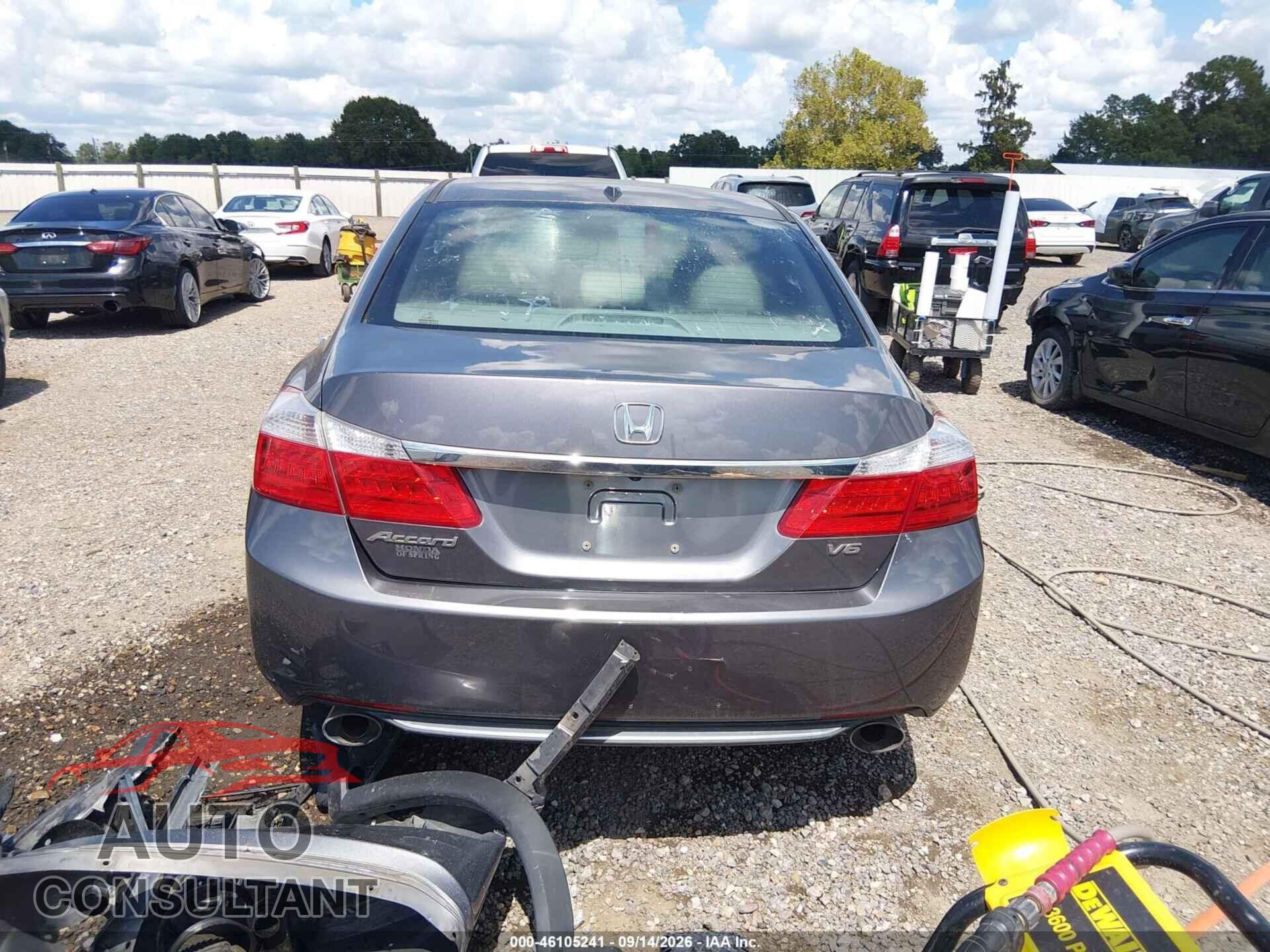 HONDA ACCORD 2013 - 1HGCR3F84DA044182