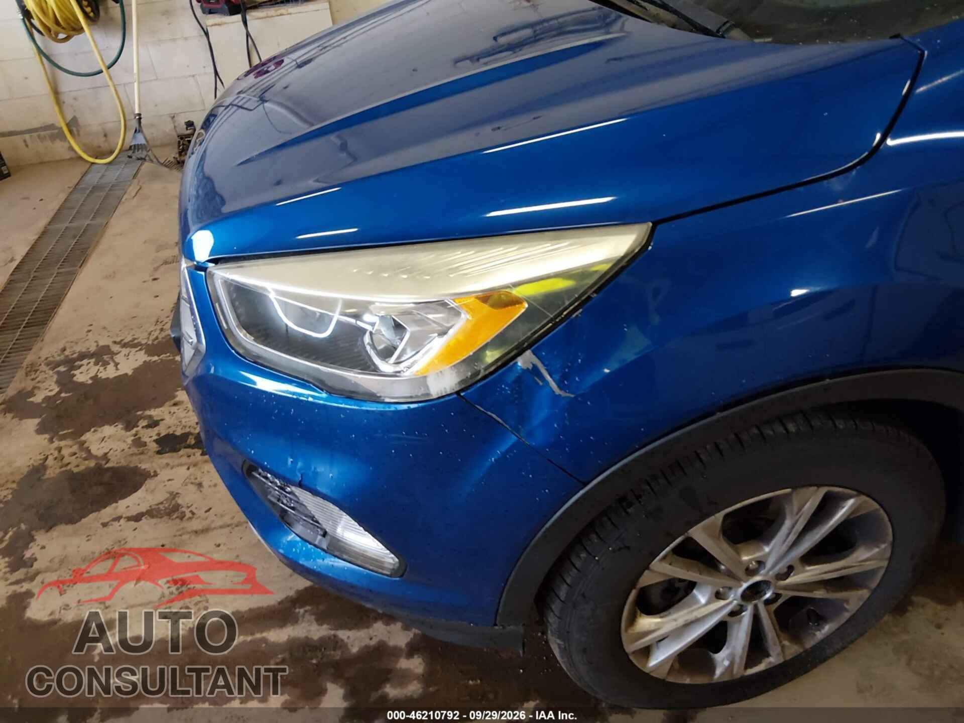 FORD ESCAPE 2017 - 1FMCU9GD5HUC16814