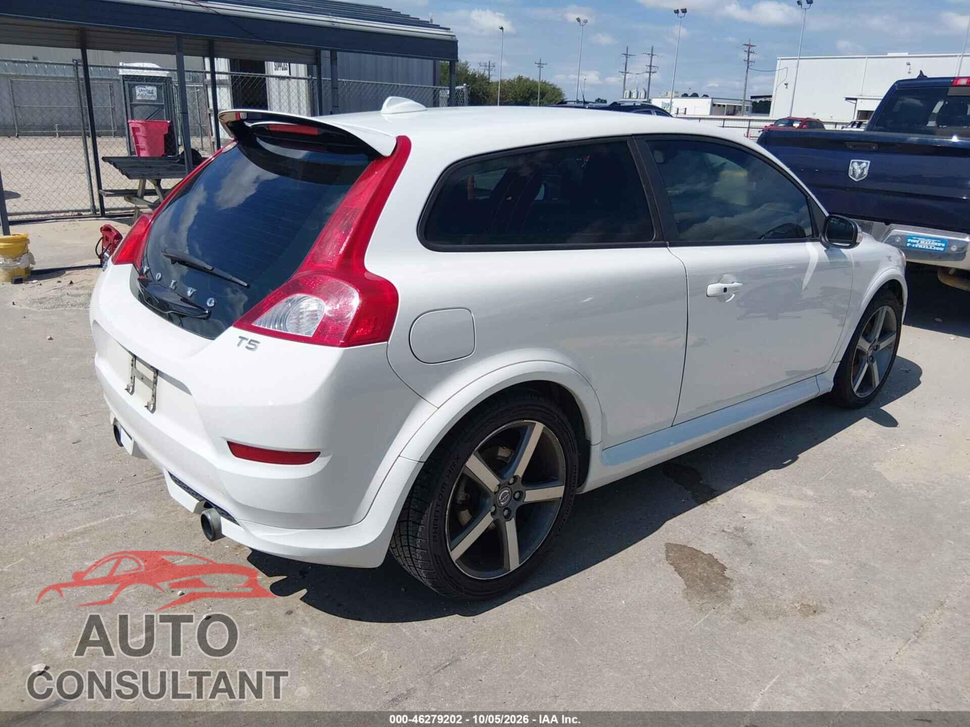 VOLVO C30 2013 - YV1672MK8D2304517