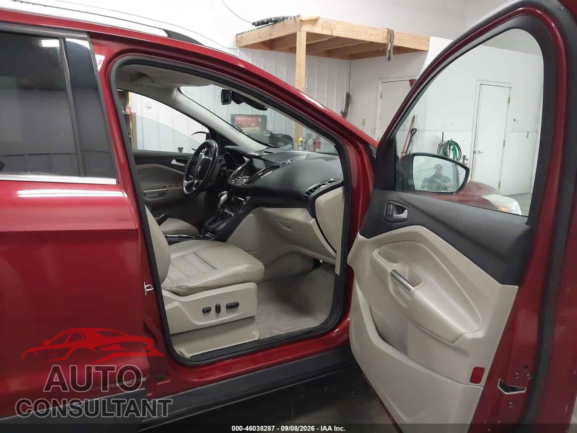 FORD ESCAPE 2016 - 1FMCU9JX1GUA10665