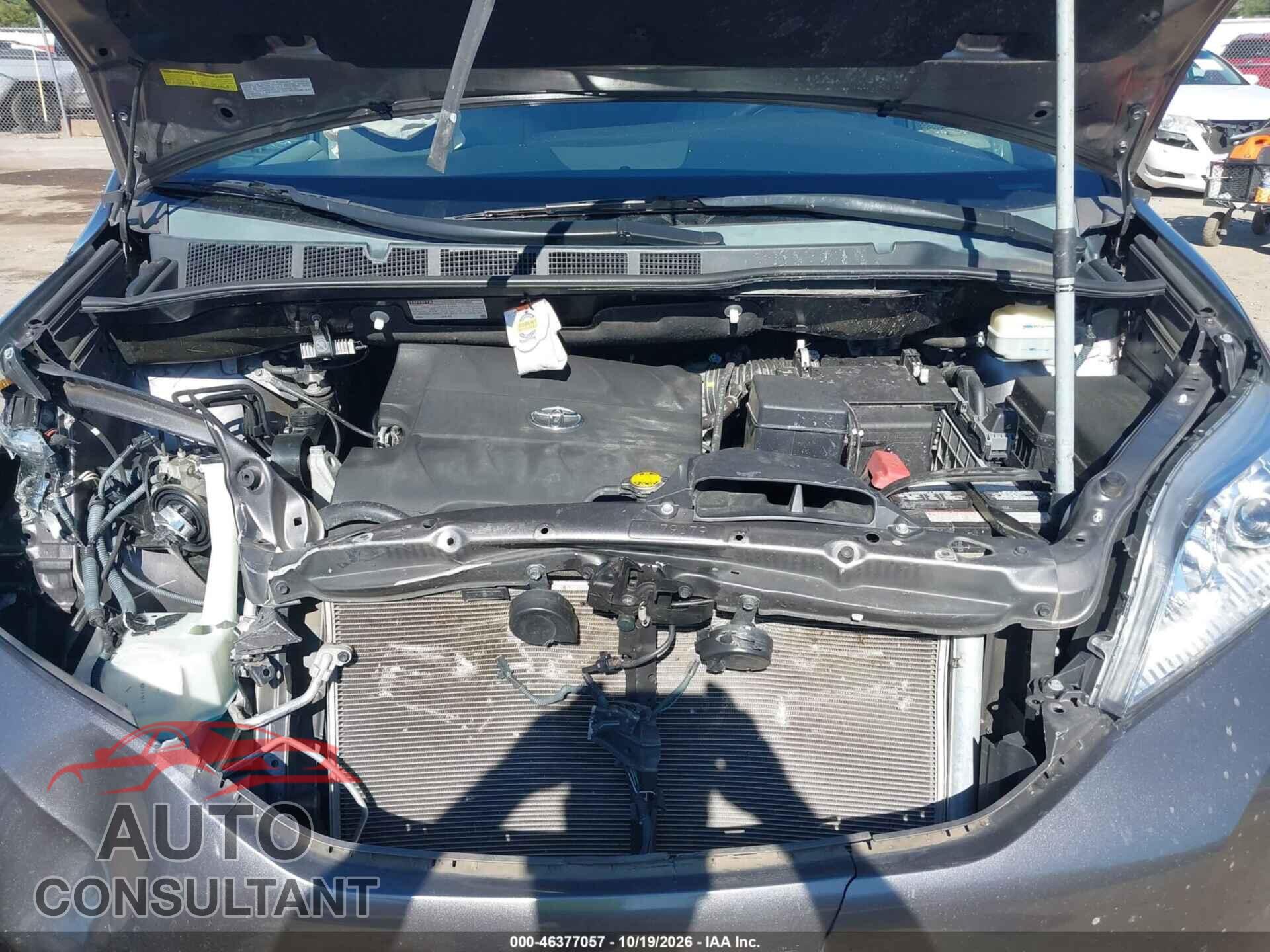 TOYOTA SIENNA 2015 - 5TDDK3DC3FS102545