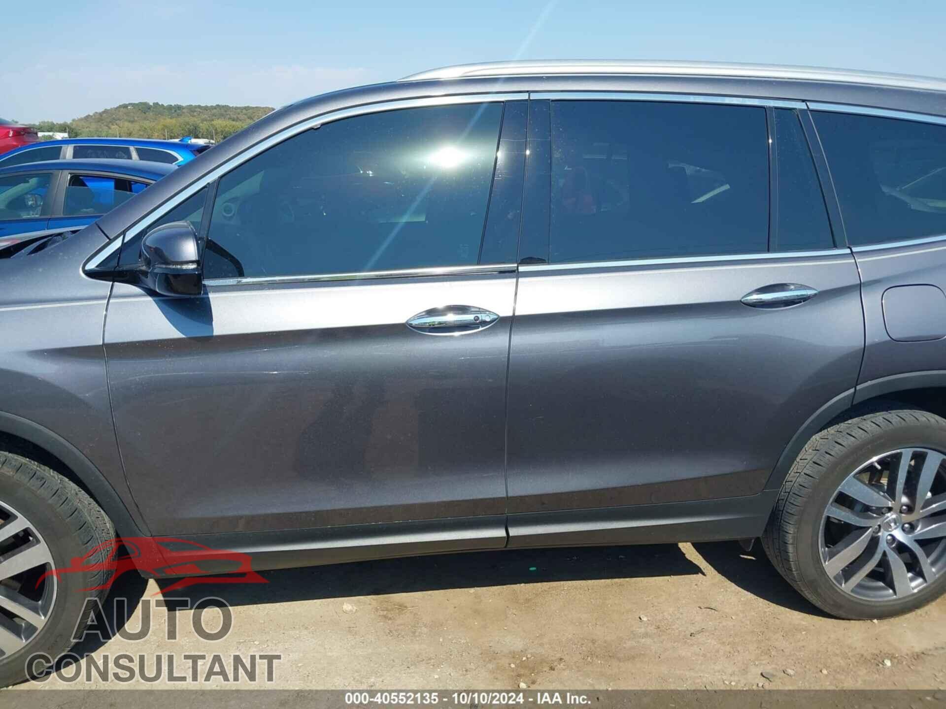 HONDA PILOT 2017 - 5FNYF6H96HB090047