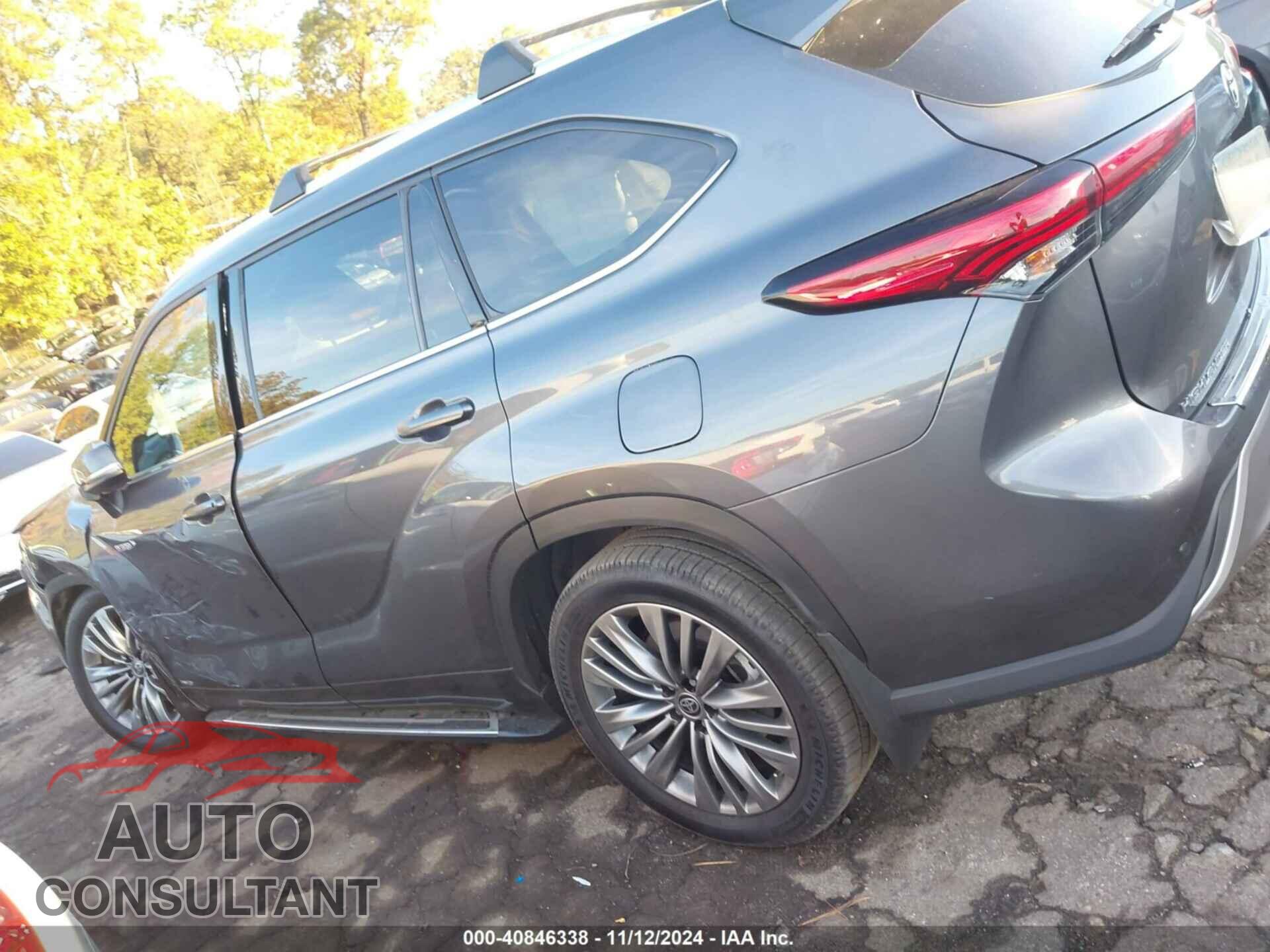 TOYOTA HIGHLANDER 2021 - 5TDEBRCH1MS032013