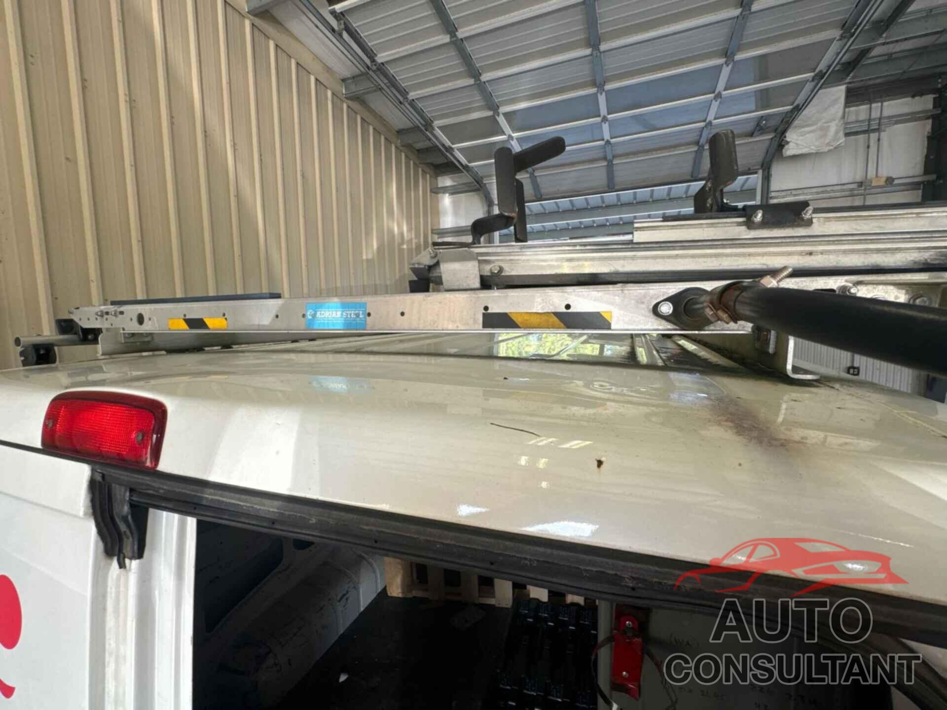 NISSAN NV 2018 - 1N6BF0KY6JN812771