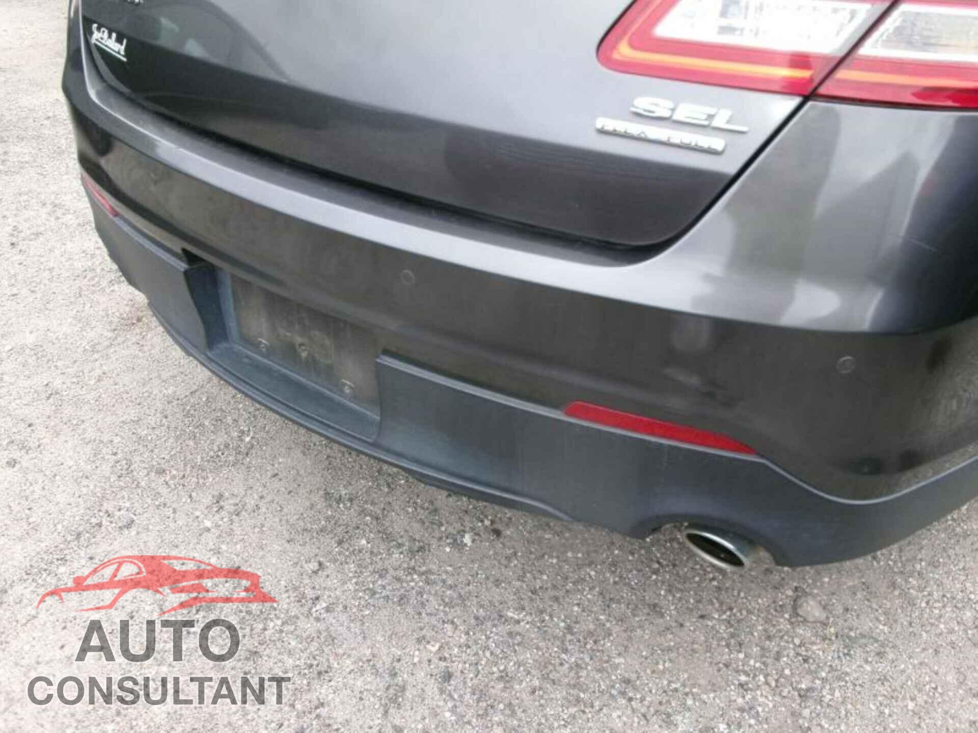 FORD TAURUS 2018 - 1FAHP2E88JG127375