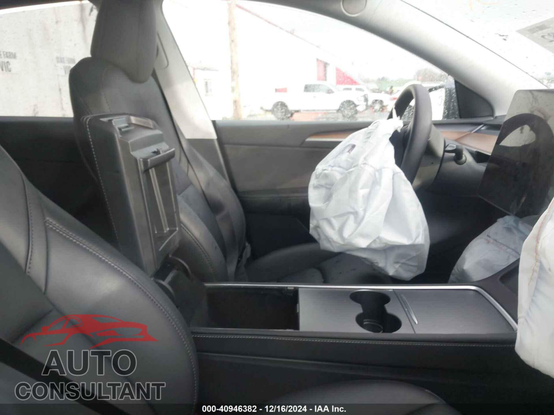 TESLA MODEL Y 2024 - 7SAYGDEE2RF073043
