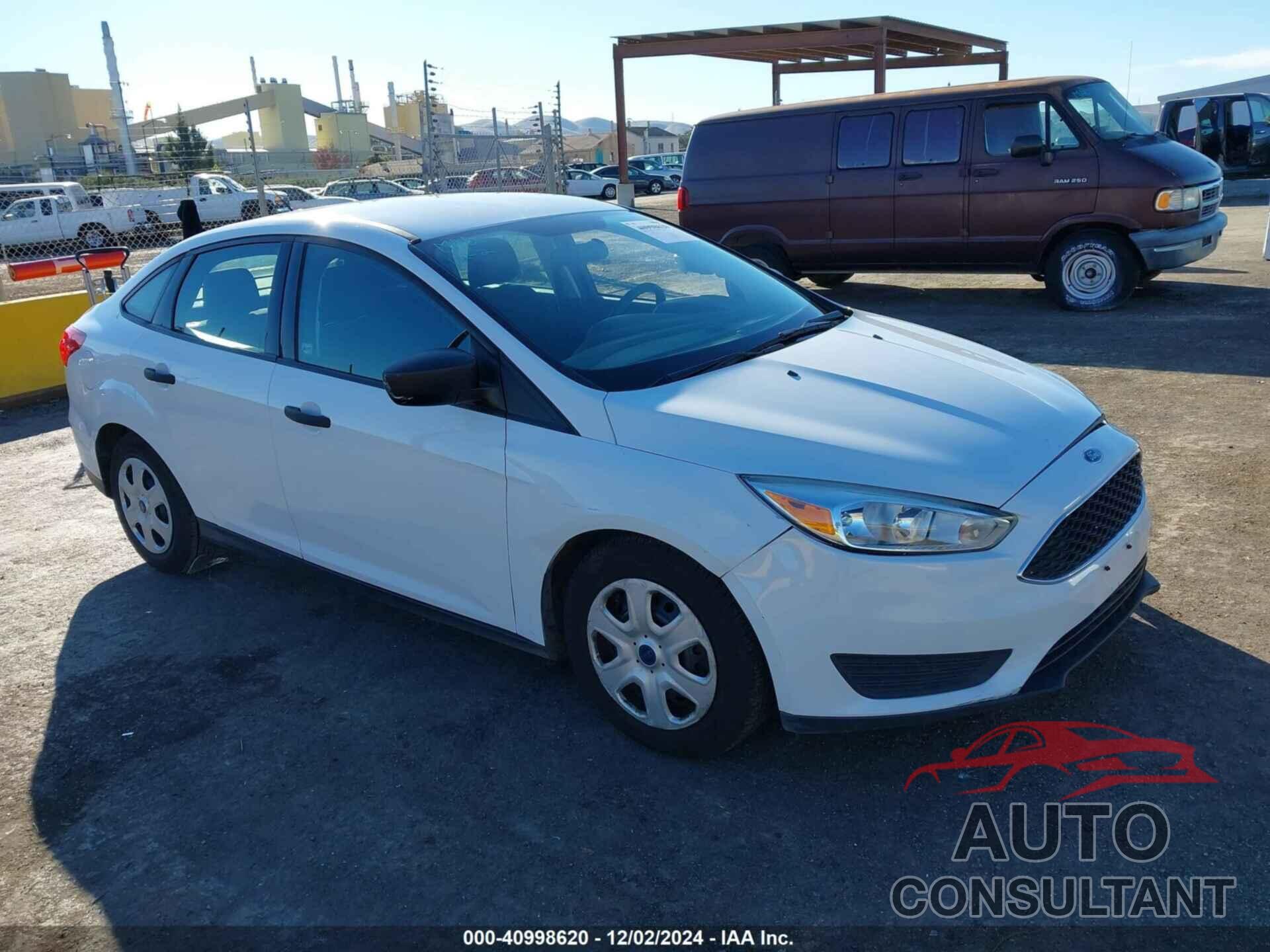 FORD FOCUS 2017 - 1FADP3E23HL215008