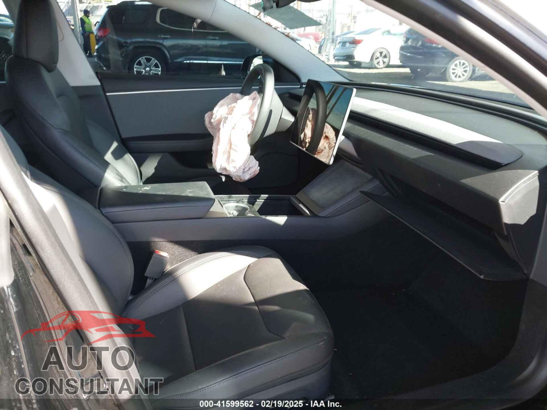 TESLA MODEL 3 2024 - 5YJ3E1EA3RF728447