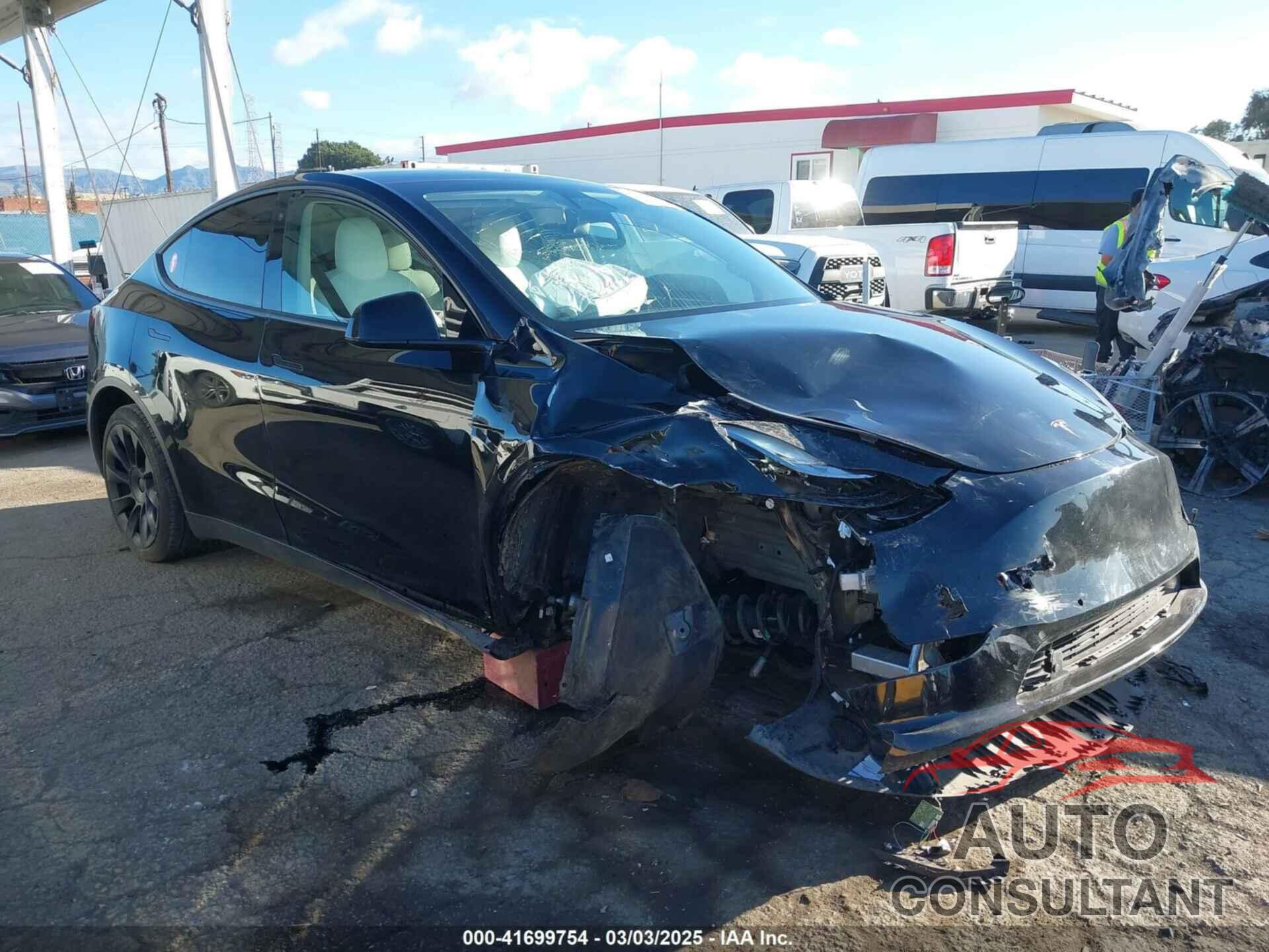 TESLA MODEL Y 2021 - 5YJYGAEE5MF158253