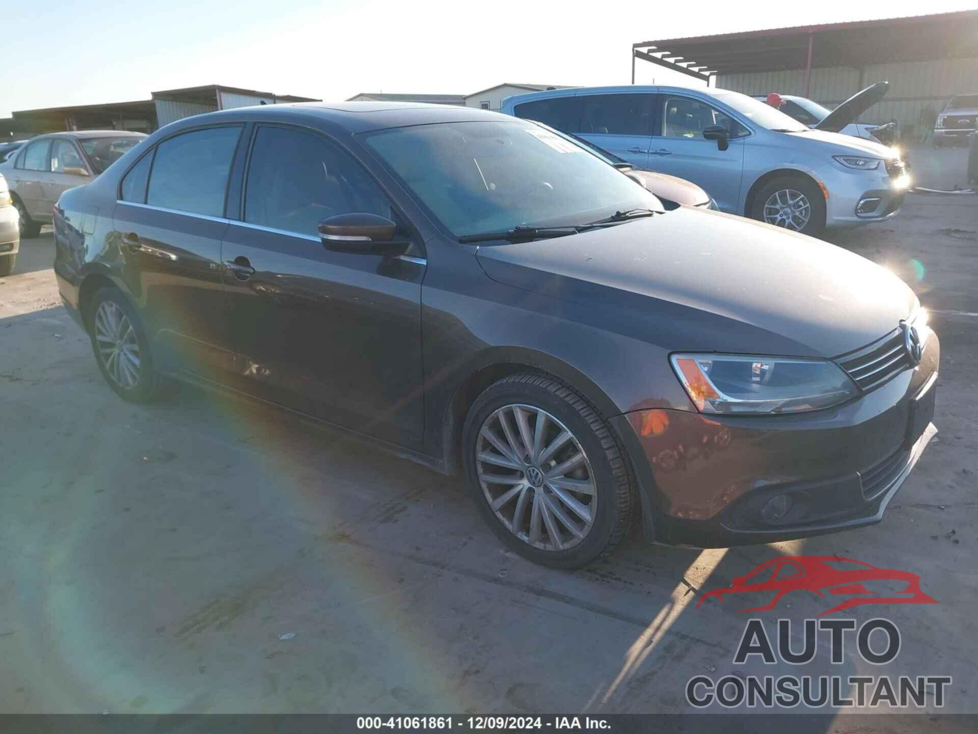 VOLKSWAGEN JETTA 2011 - 3VWLX7AJ9BM328491