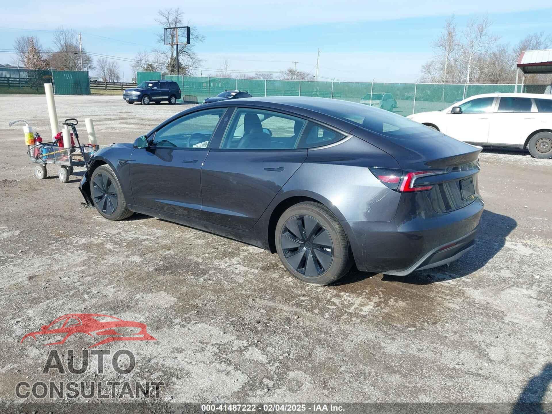 TESLA MODEL 3 2024 - 5YJ3E1EA5RF842398