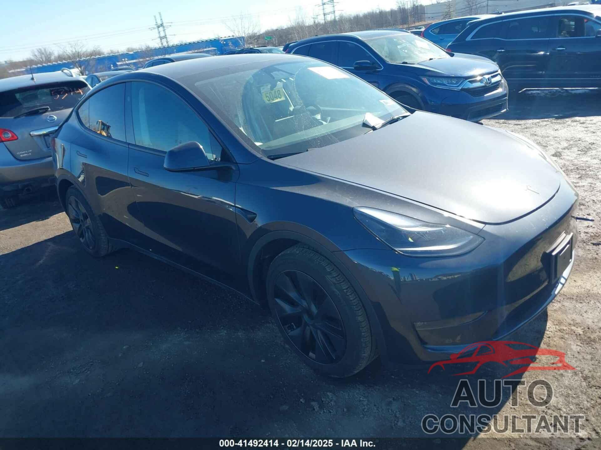 TESLA MODEL Y 2024 - 7SAYGAEE8RF111809