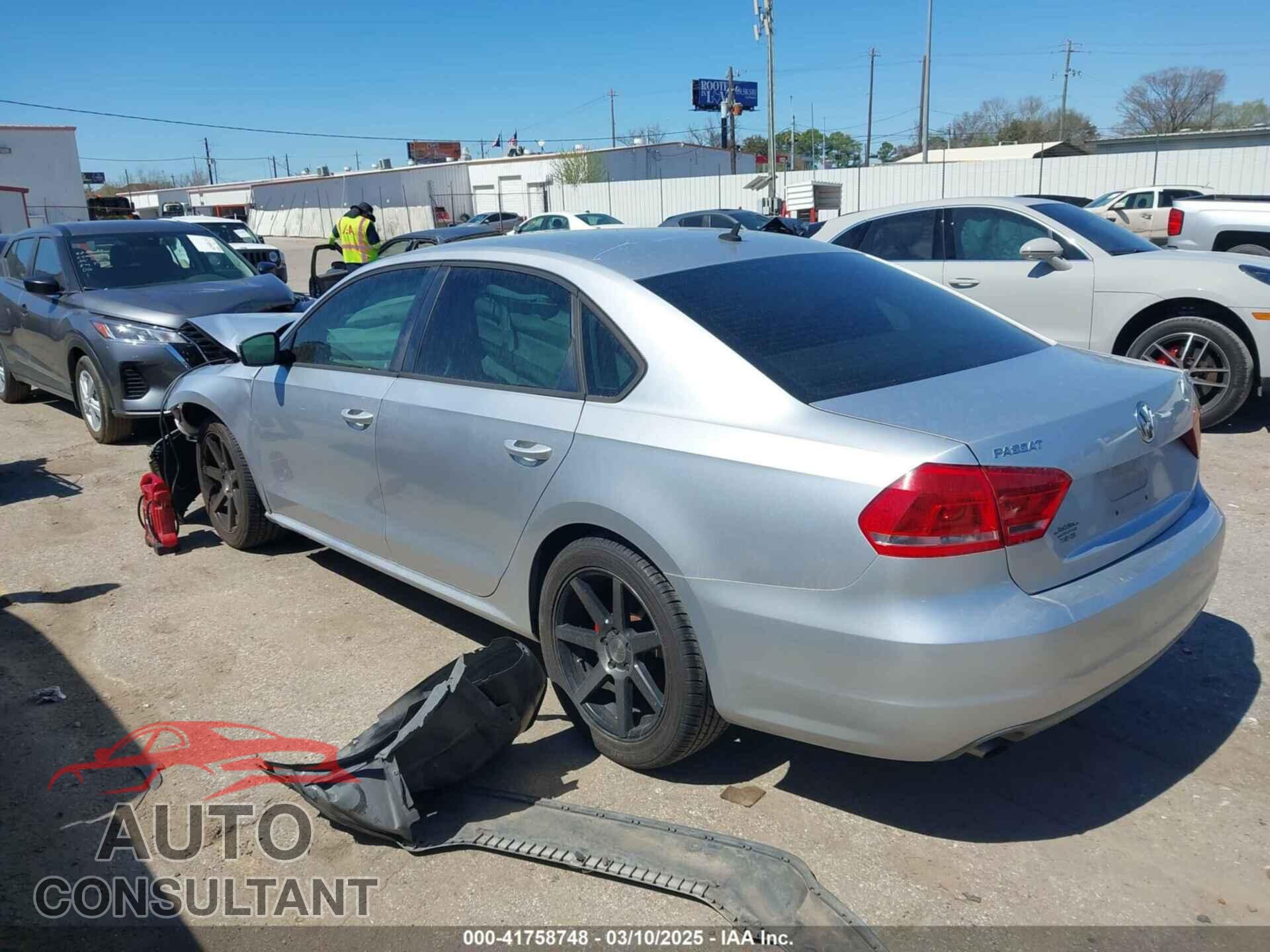 VOLKSWAGEN PASSAT 2015 - 1VWAT7A30FC014689