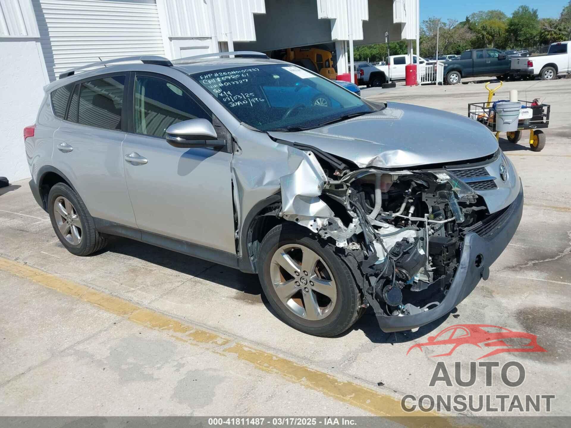 TOYOTA RAV4 2015 - JTMRFREV5FJ013327