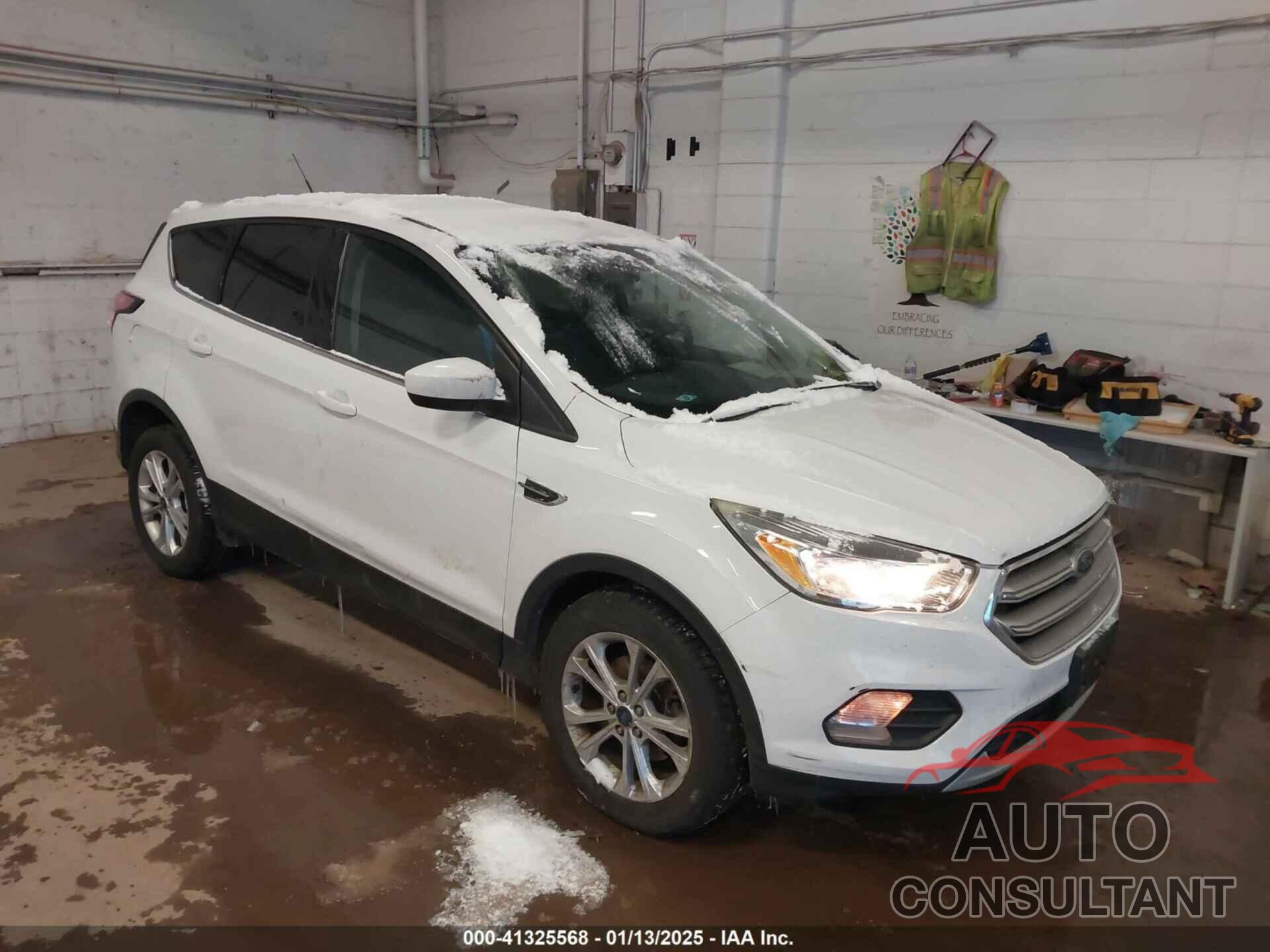 FORD ESCAPE 2017 - 1FMCU0GD6HUD20014