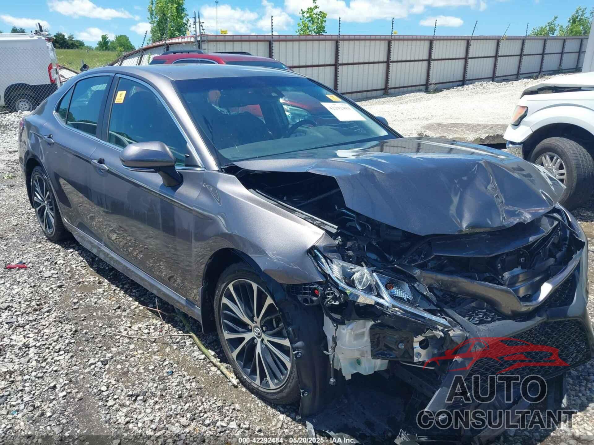 TOYOTA CAMRY 2018 - 4T1B11HK5JU565125
