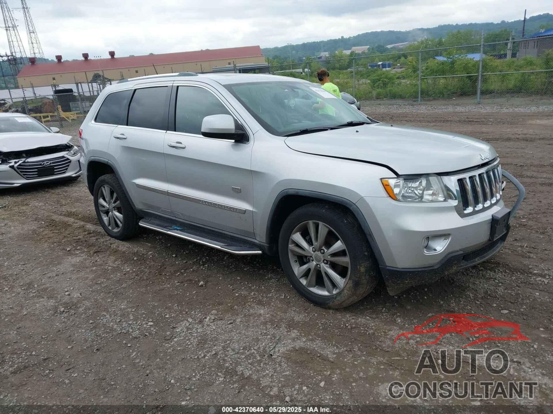 JEEP GRAND CHEROKEE 2011 - 1J4RR4GG0BC645945