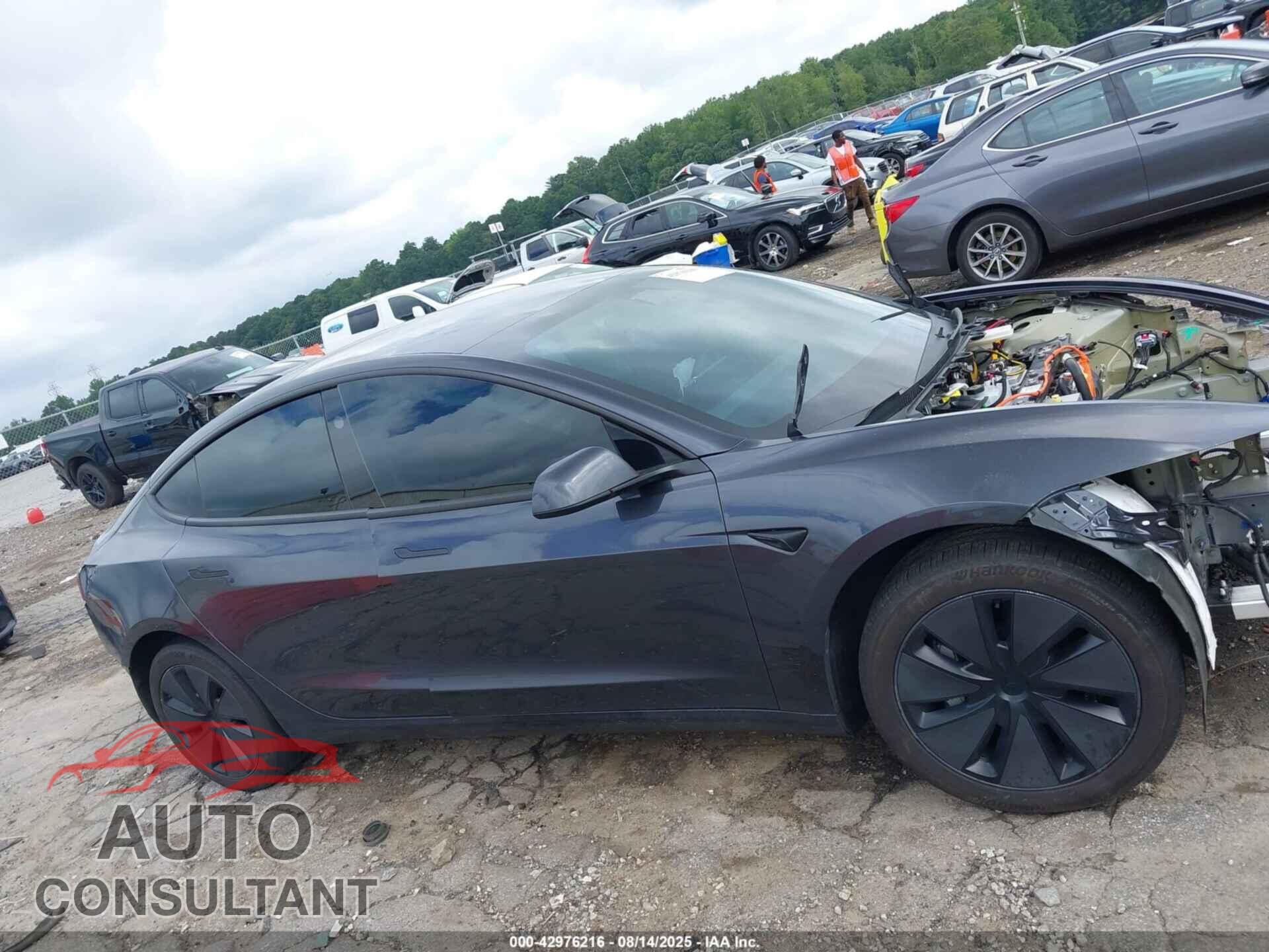 TESLA MODEL 3 2024 - 5YJ3E1EA5RF762924