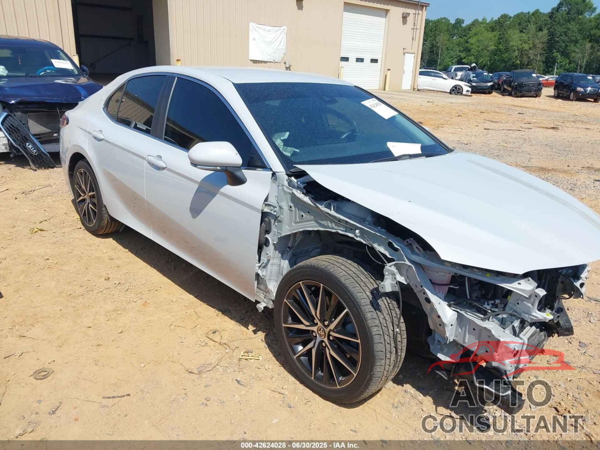 TOYOTA CAMRY 2022 - 4T1G11AK9NU055043