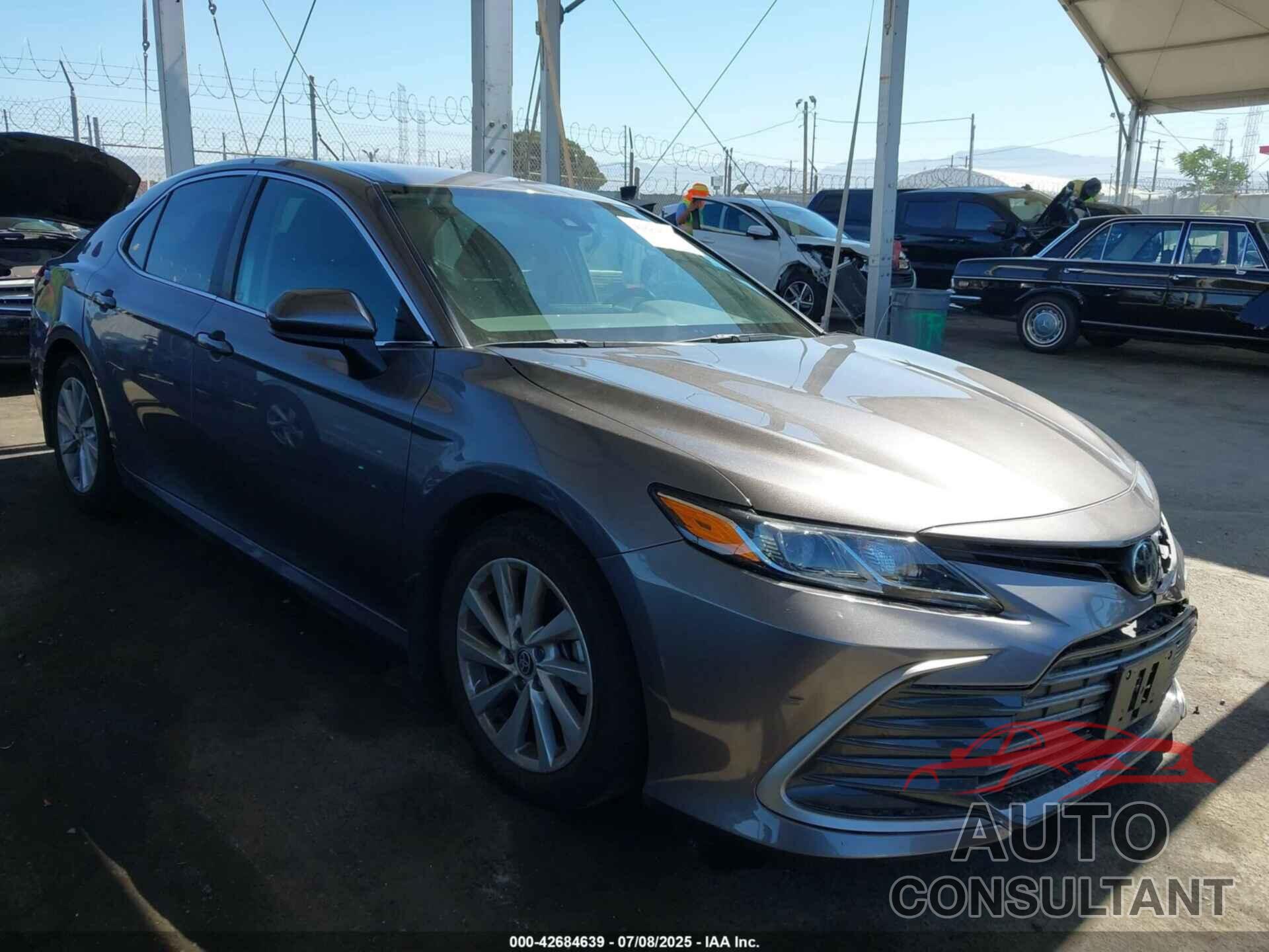 TOYOTA CAMRY 2023 - 4T1C11AK3PU135634