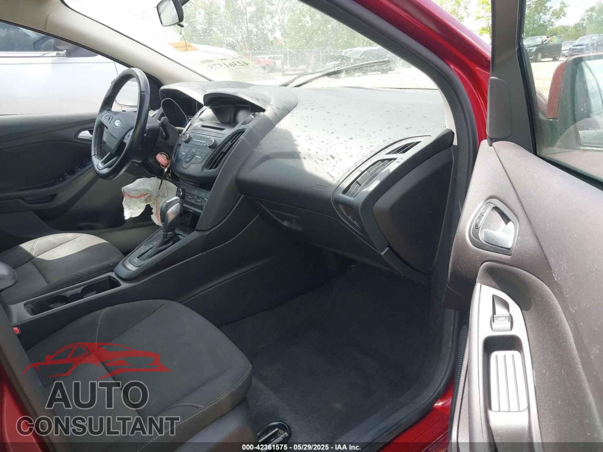 FORD FOCUS 2015 - 1FADP3F28FL235217