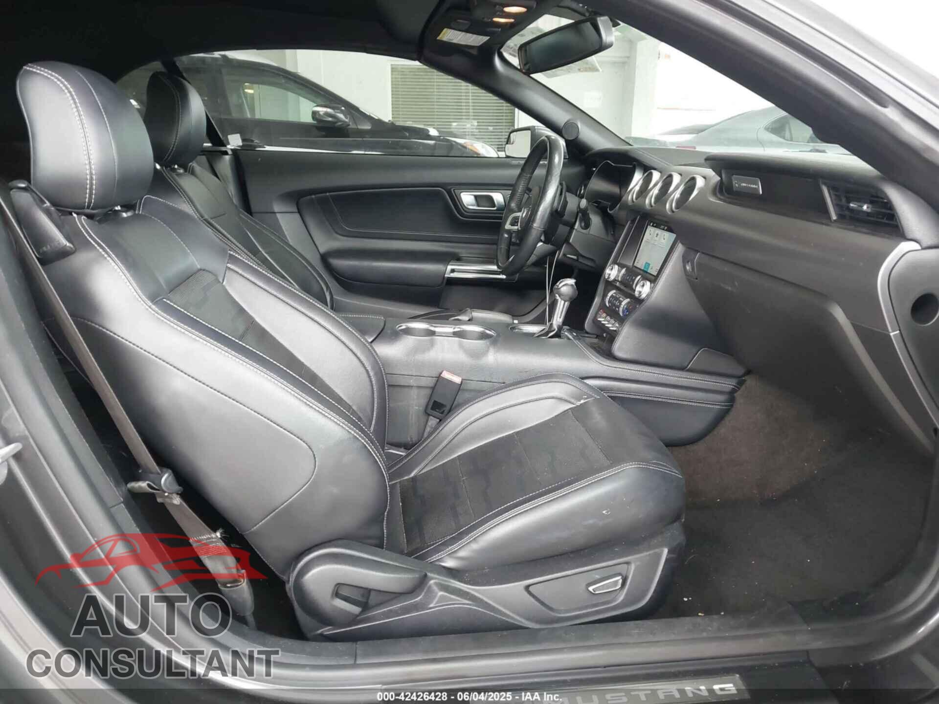 FORD MUSTANG 2018 - 1FATP8UH8J5111817