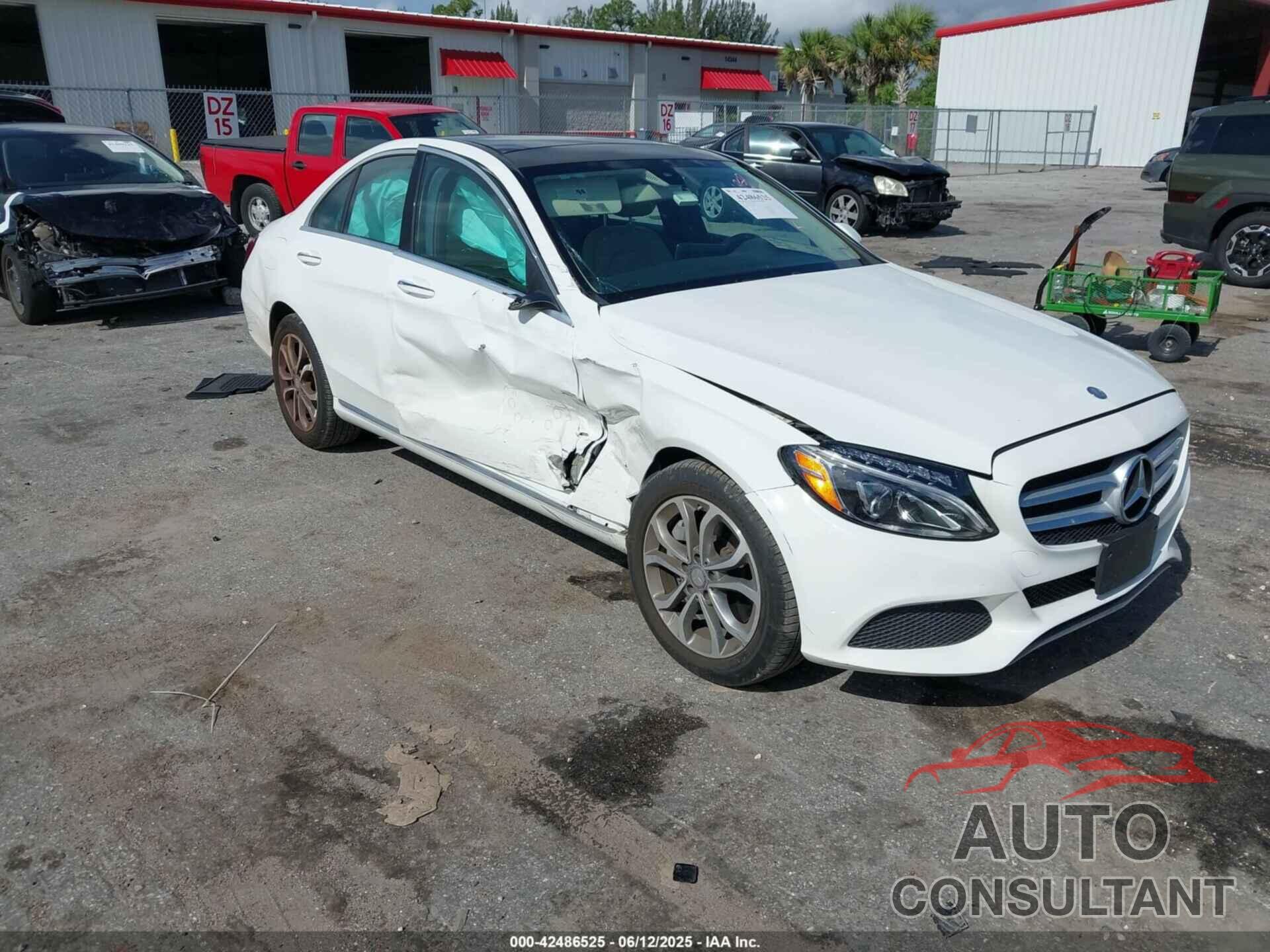MERCEDES-BENZ C 300 2015 - 55SWF4KB1FU076950