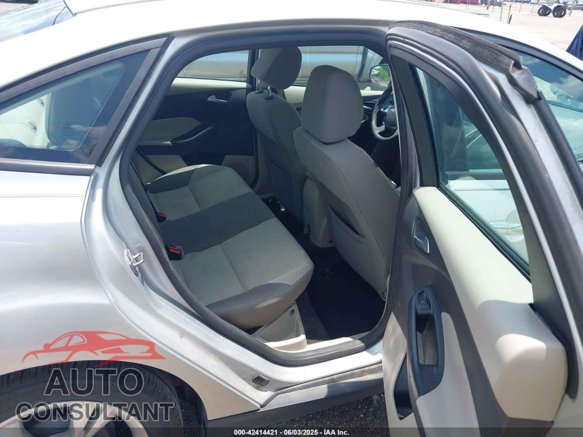 FORD FOCUS 2014 - 1FADP3F2XEL204016