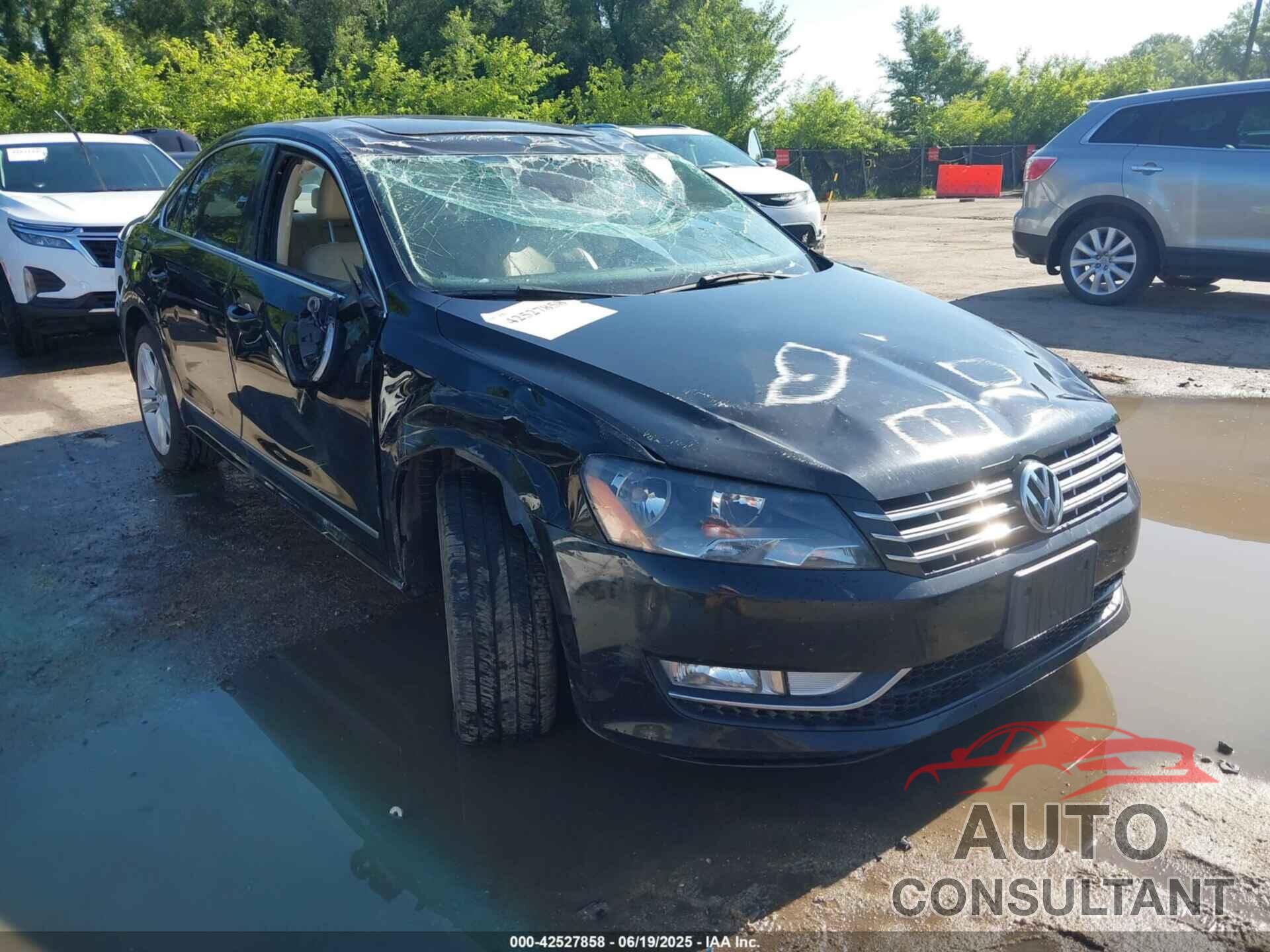 VOLKSWAGEN PASSAT 2015 - 1VWCV7A31FC071700
