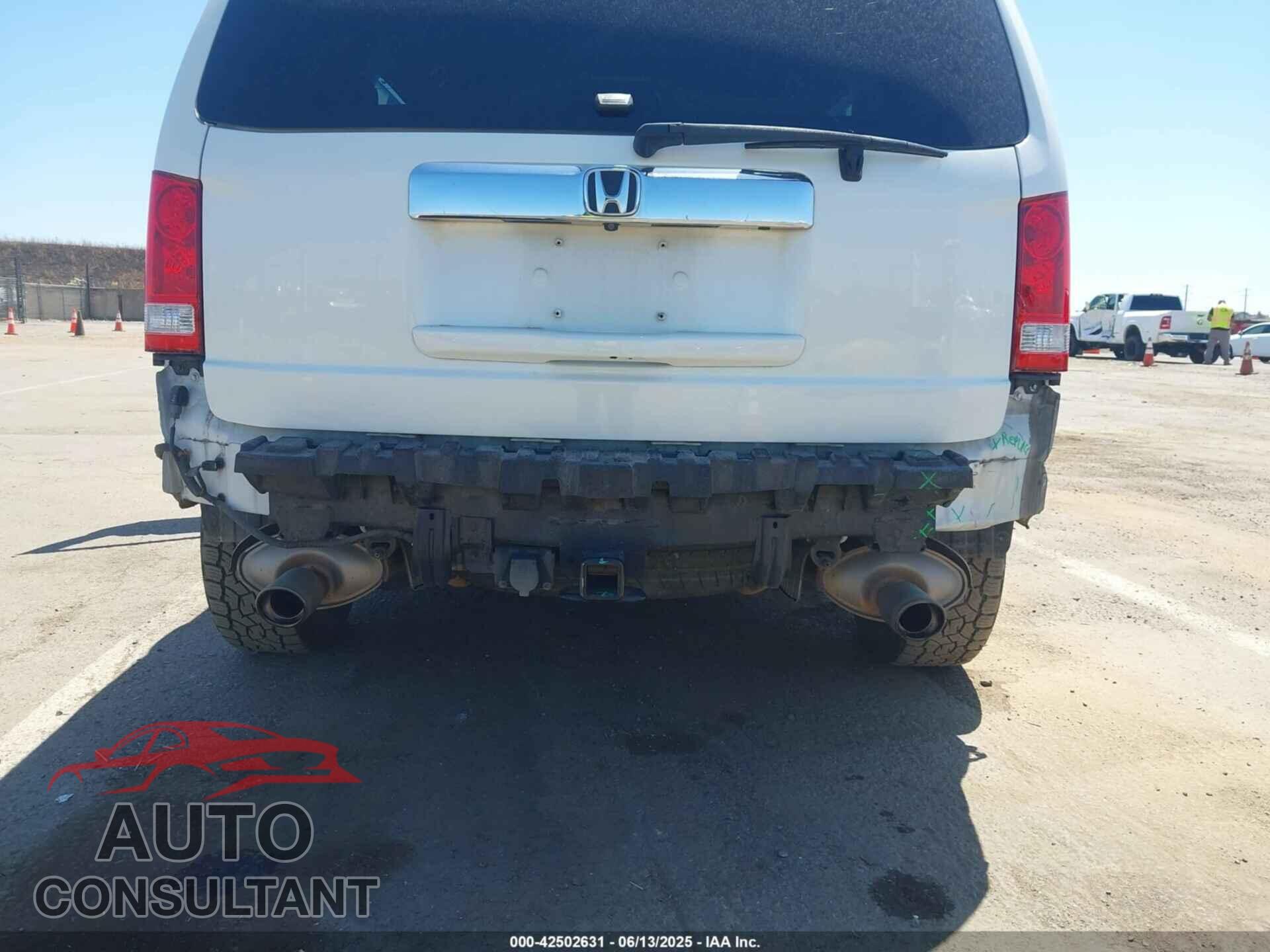 HONDA PILOT 2011 - 5FNYF4H94BB044261