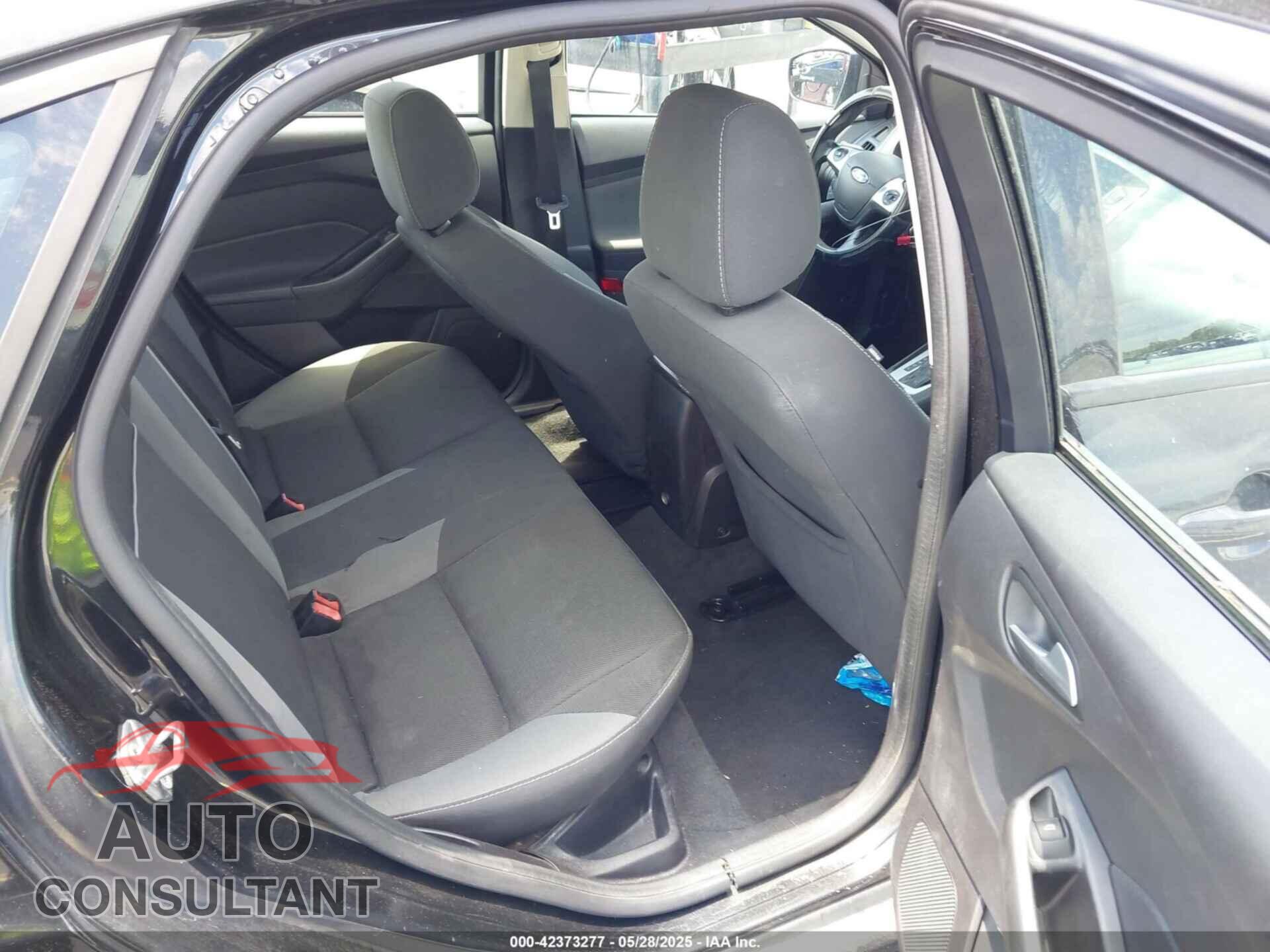 FORD FOCUS 2014 - 1FADP3F2XEL321742