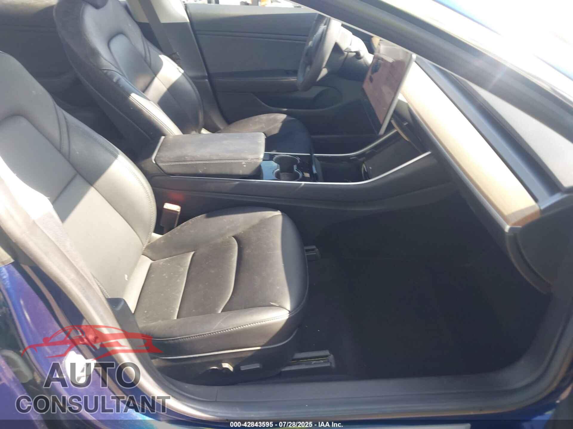 TESLA MODEL 3 2018 - 5YJ3E1EA0JF042709
