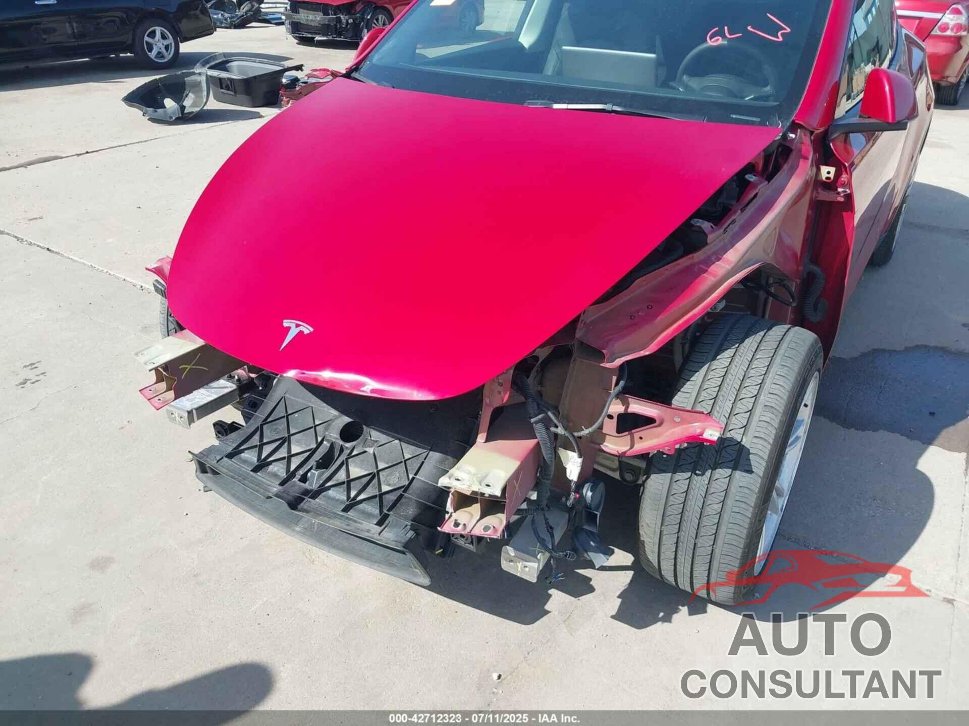 TESLA MODEL Y 2023 - 7SAYGAEEXPF830119