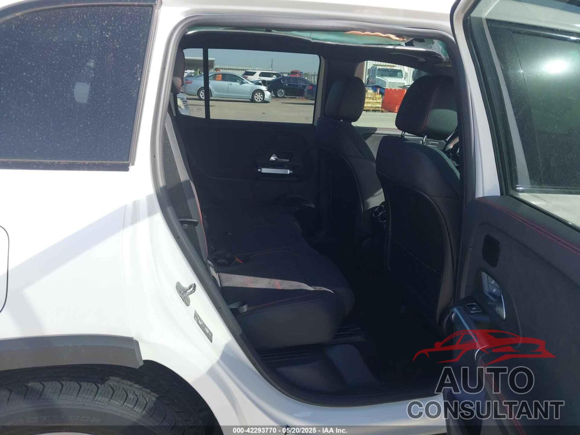 MERCEDES-BENZ EQB 300 SUV 2024 - W1N9M0KB8RN104156