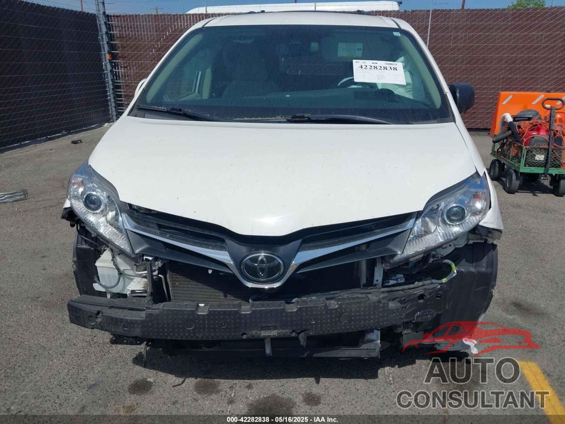 TOYOTA SIENNA 2019 - 5TDKZ3DC2KS004815