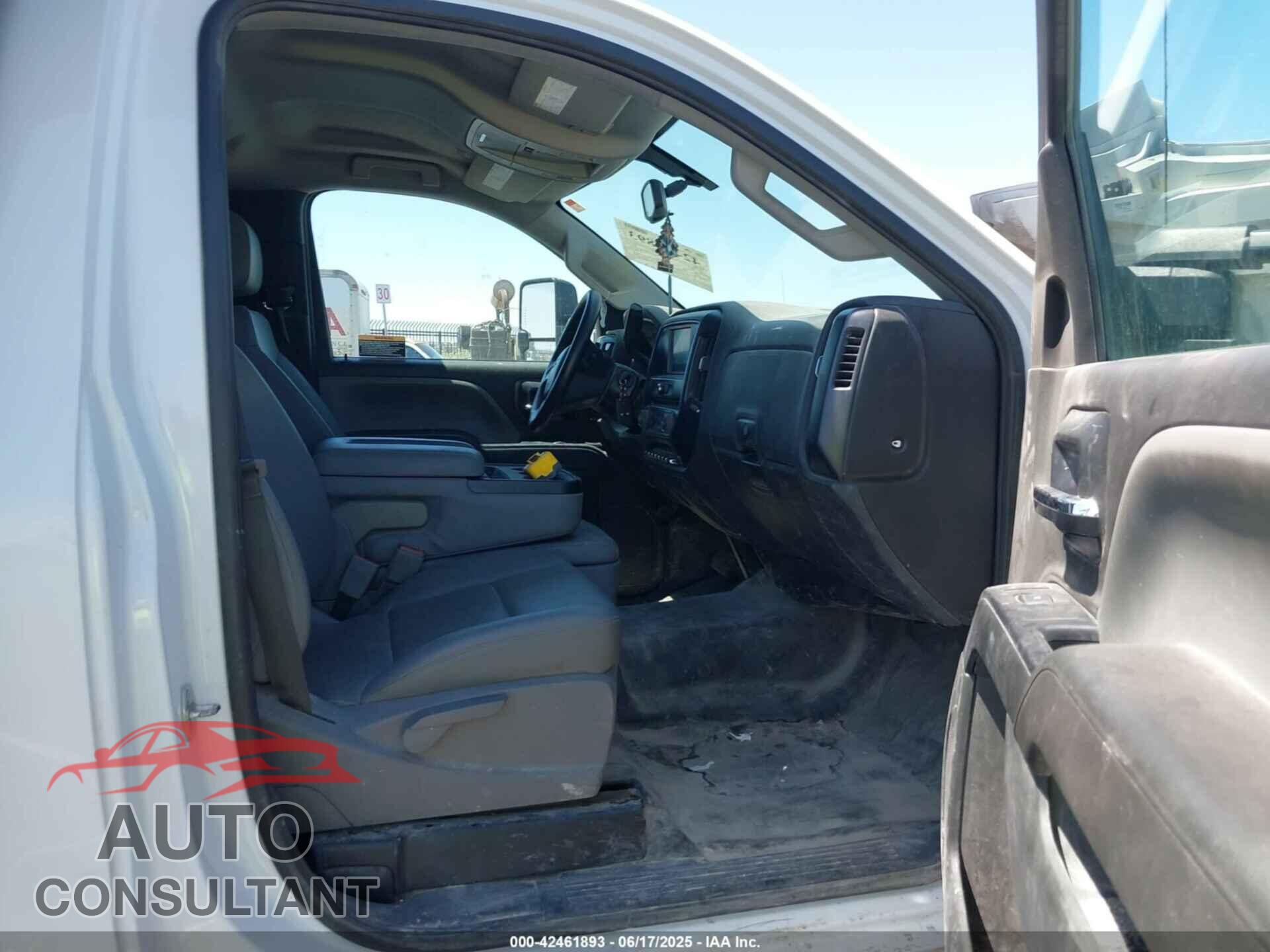 CHEVROLET SILVERADO MD 2023 - 1HTKJPVM8PH219202