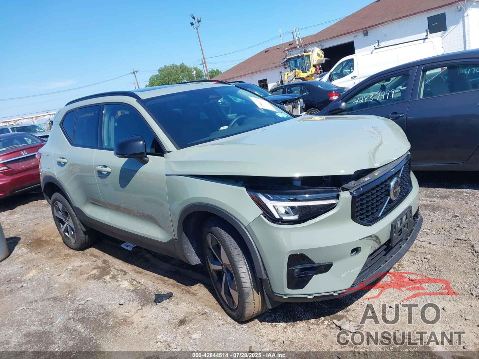 VOLVO XC40 2023 - YV4L12UWXP2943450