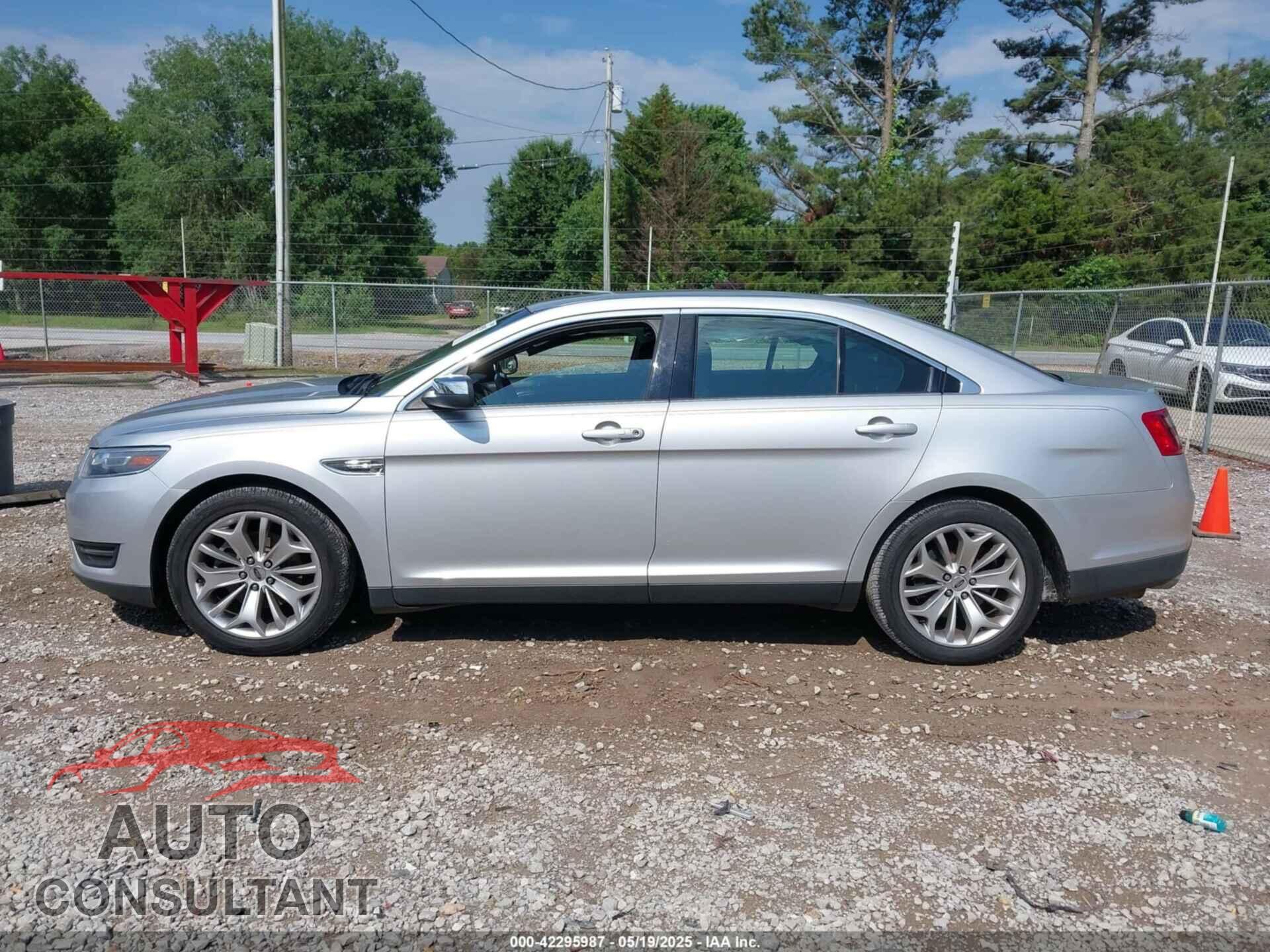 FORD TAURUS 2017 - 1FAHP2F82HG126232