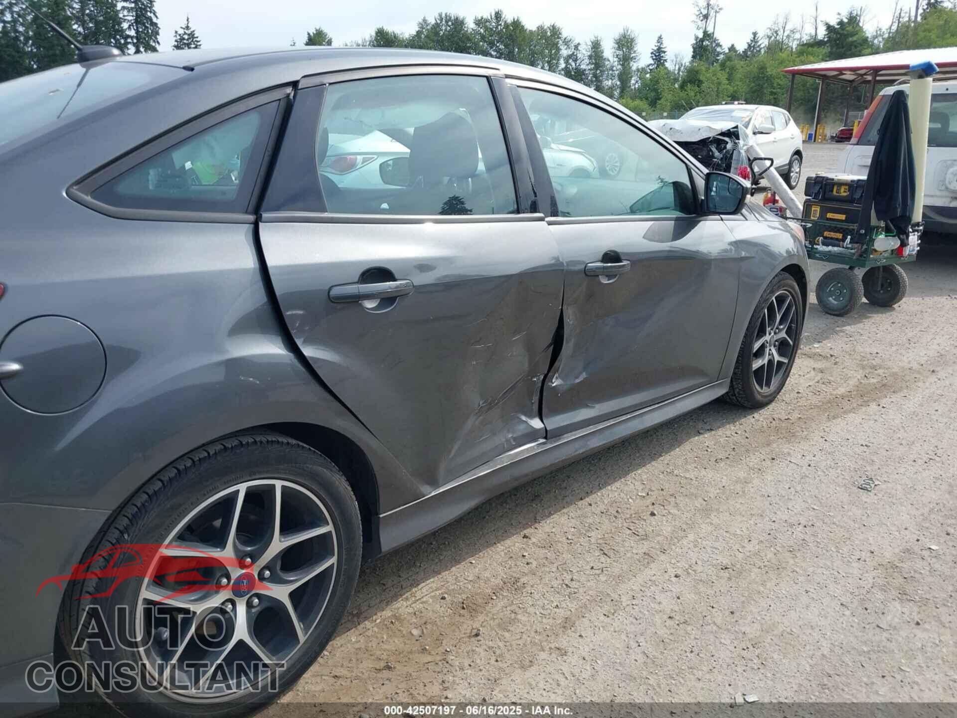FORD FOCUS 2015 - 1FADP3F20FL269846