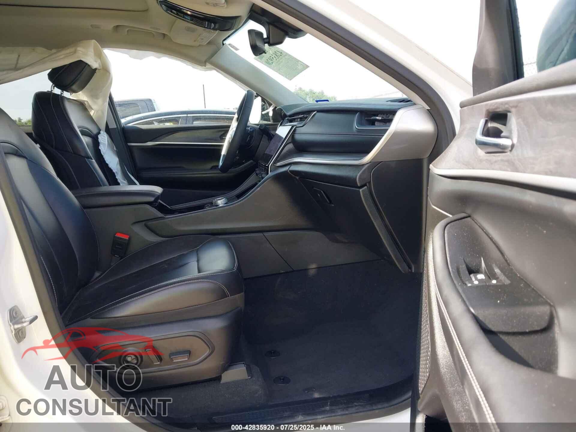 JEEP GRAND CHEROKEE 2023 - 1C4RJGBG7PC575664