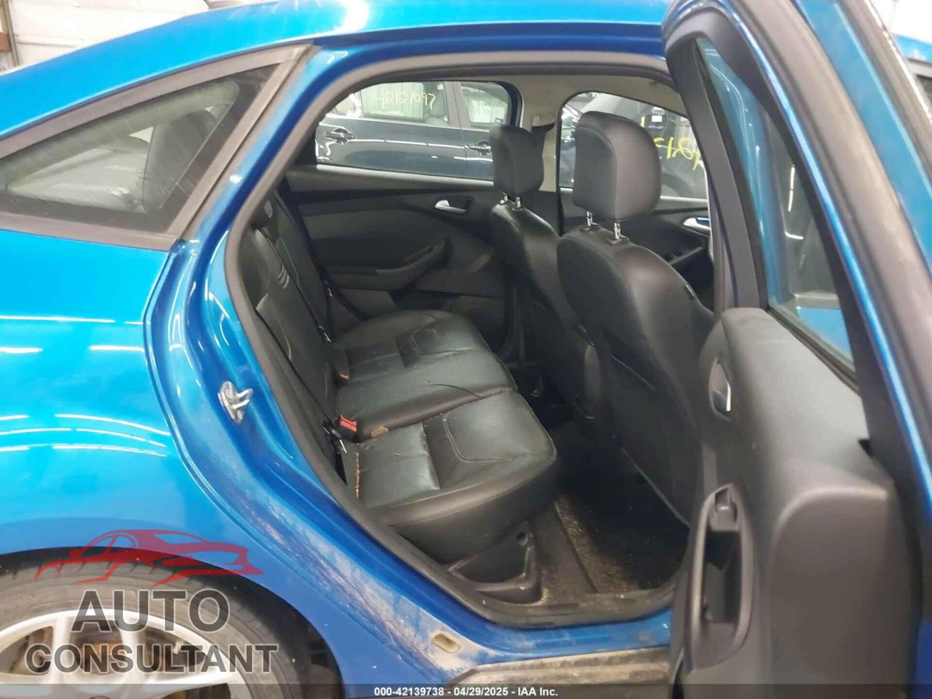 FORD FOCUS 2015 - 1FADP3F25FL319964