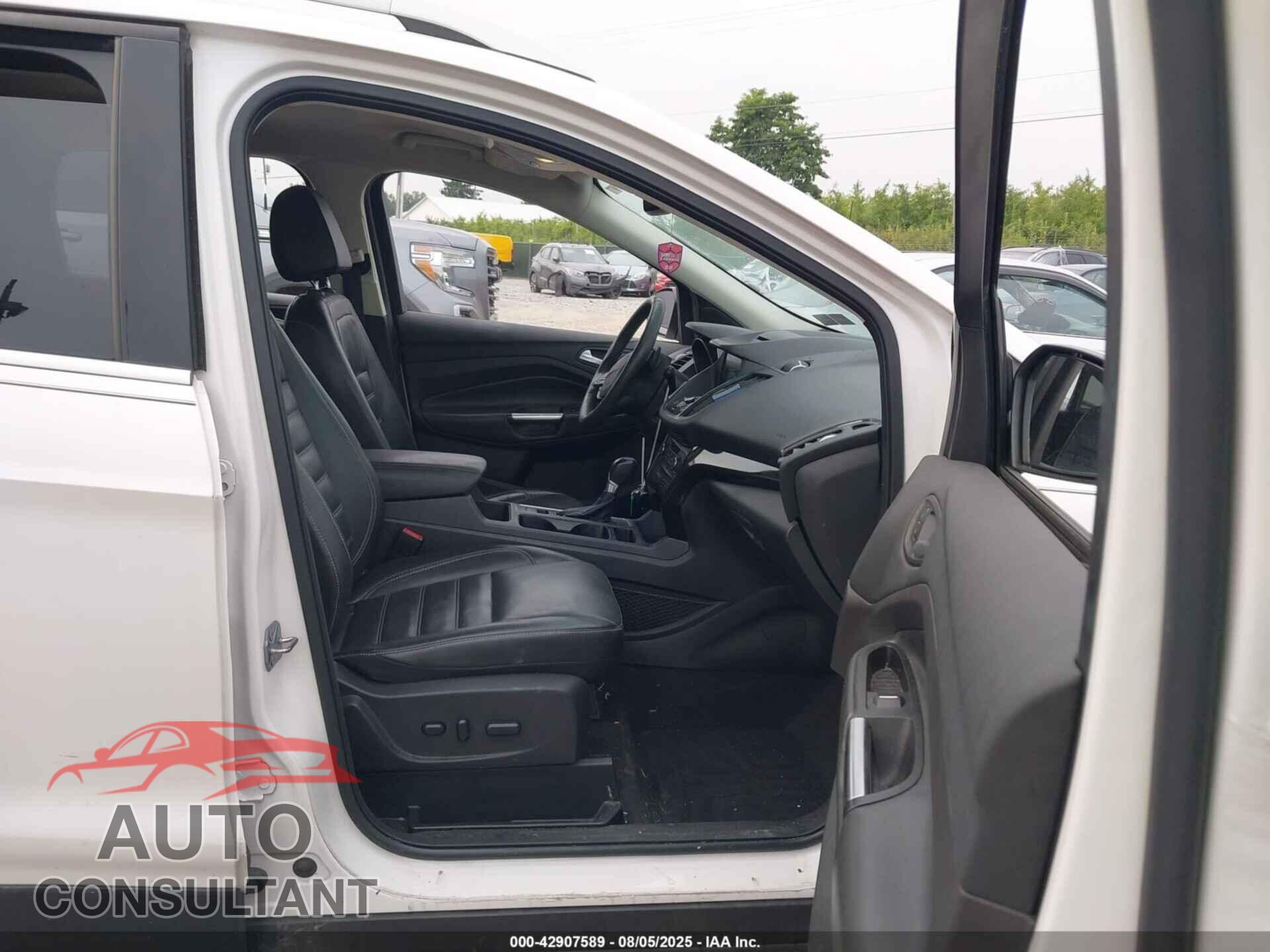 FORD ESCAPE 2017 - 1FMCU9J96HUF09433