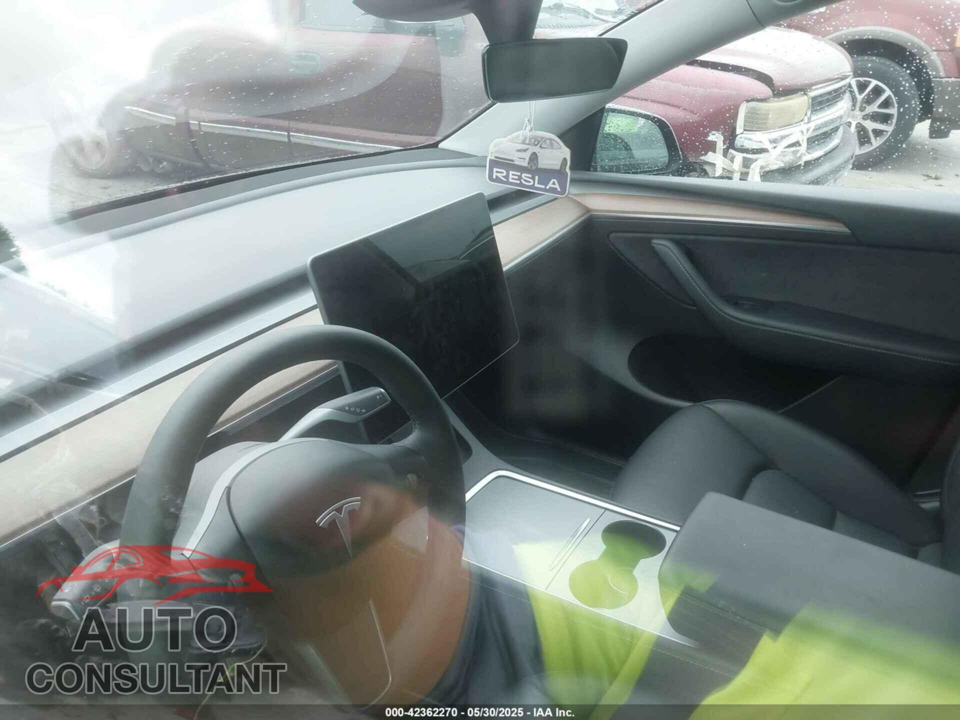 TESLA MODEL Y 2024 - 7SAYGDED6RF092556