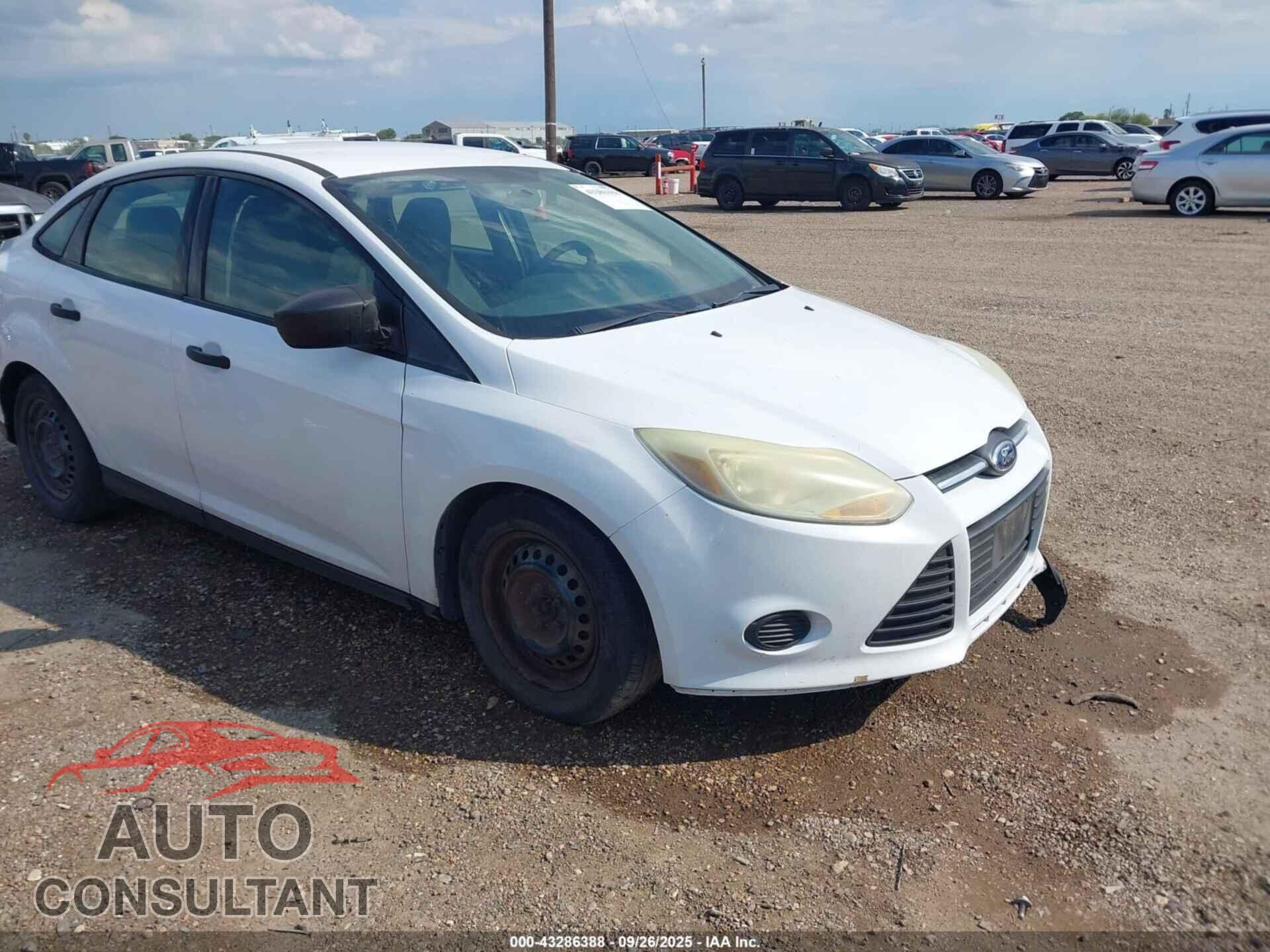FORD FOCUS 2014 - 1FADP3E20EL419695